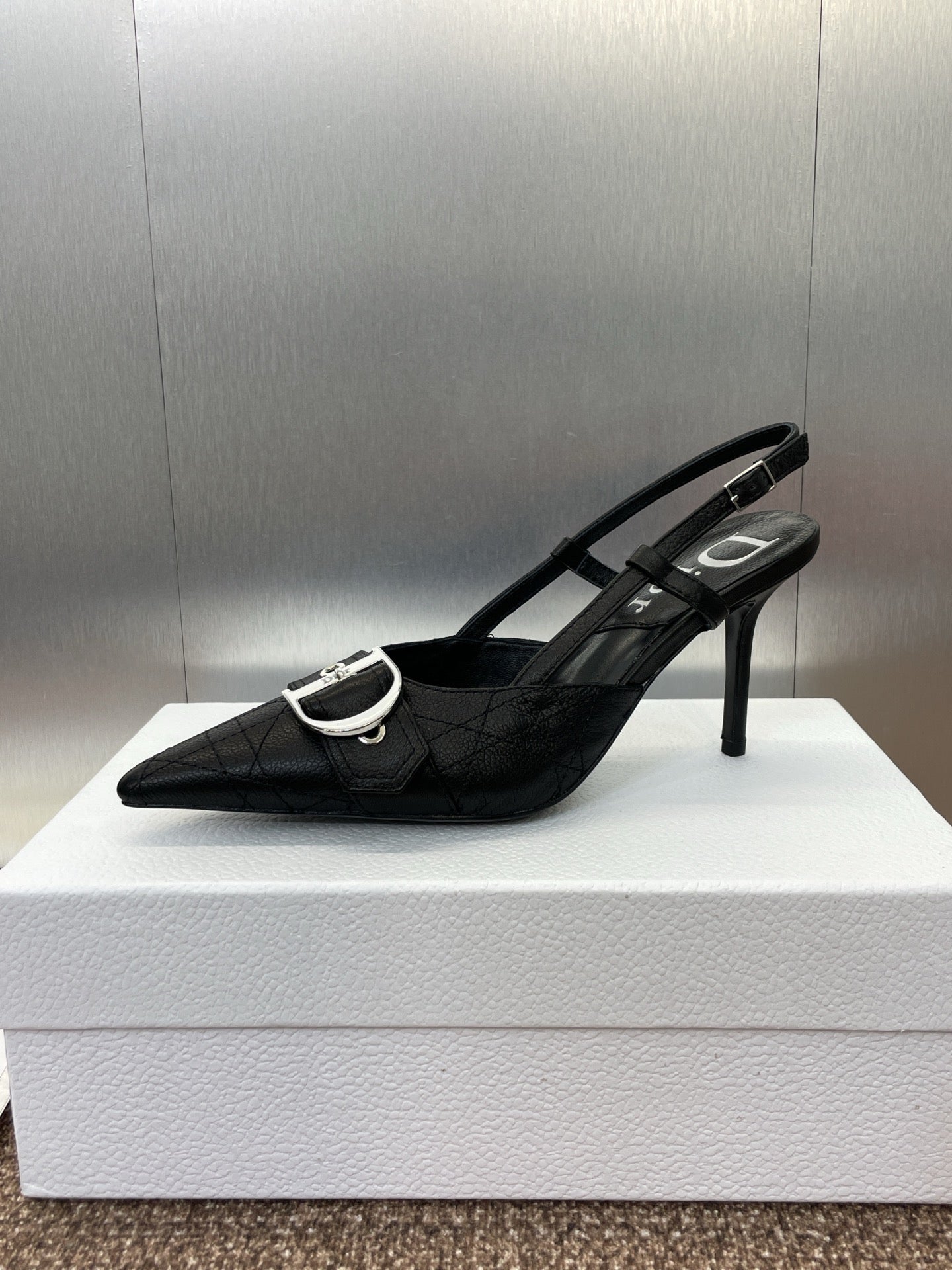 Dior Versace Medusa Head Leather Pumps | White | FARFETCH TR