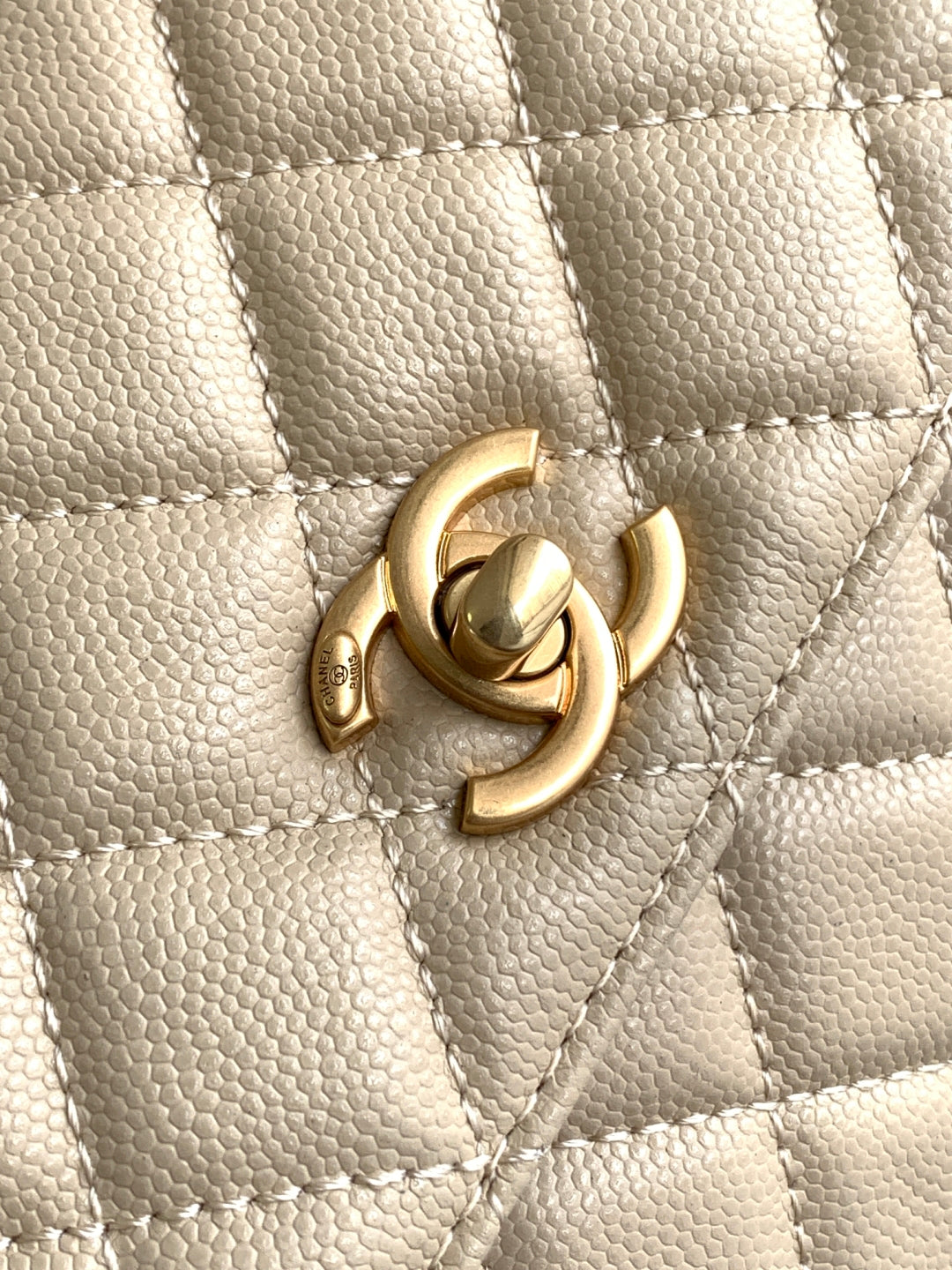 Chanel Elegant Lambskin Shoulder Bag