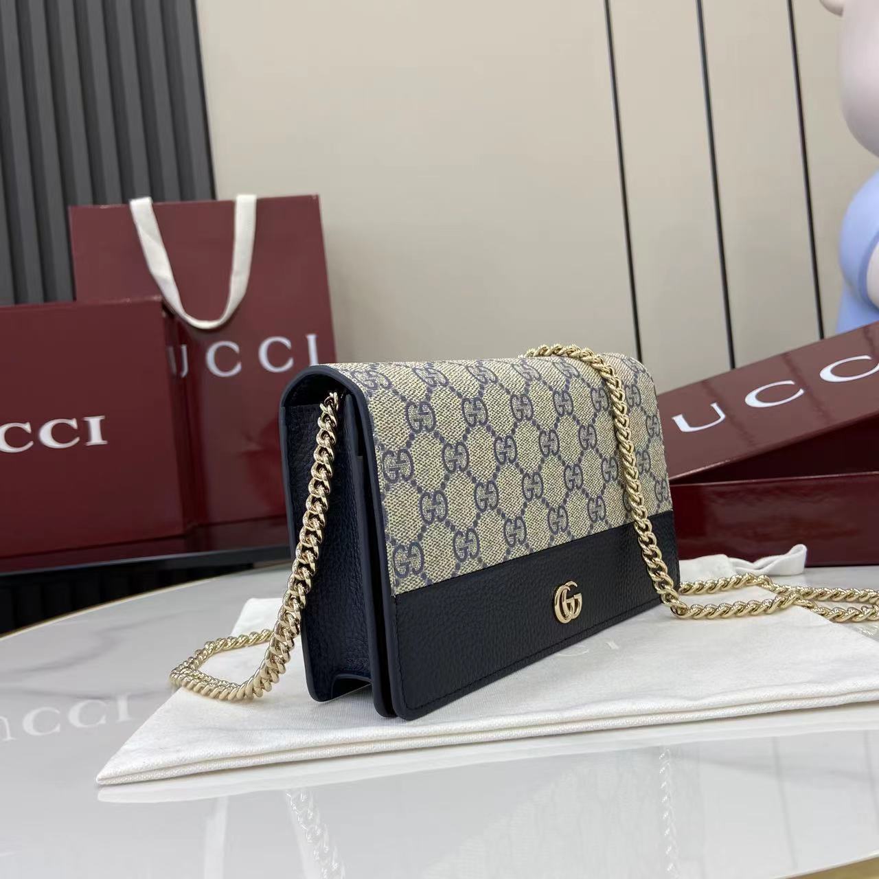 GG Marmont Bi-Color Wallet On Chain