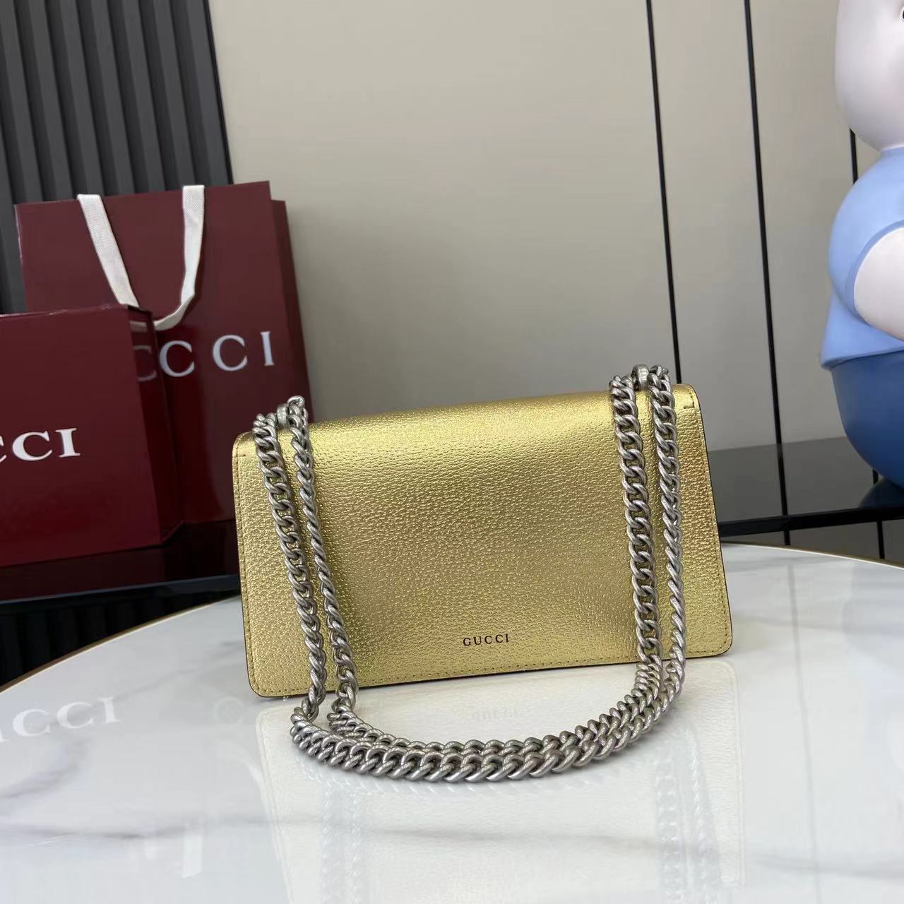 Gucci Dionysus Medium Shoulder Bag
