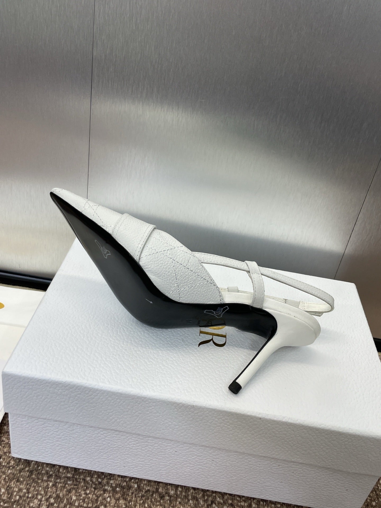 Dior Versace Medusa Head Leather Pumps | White | FARFETCH TR