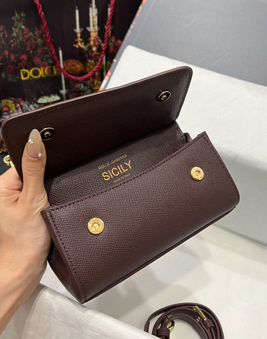 Dolce & Gabbana Dolce & Gabbana Small Sicily Shoulder Bag | Red | FARFETCH OM