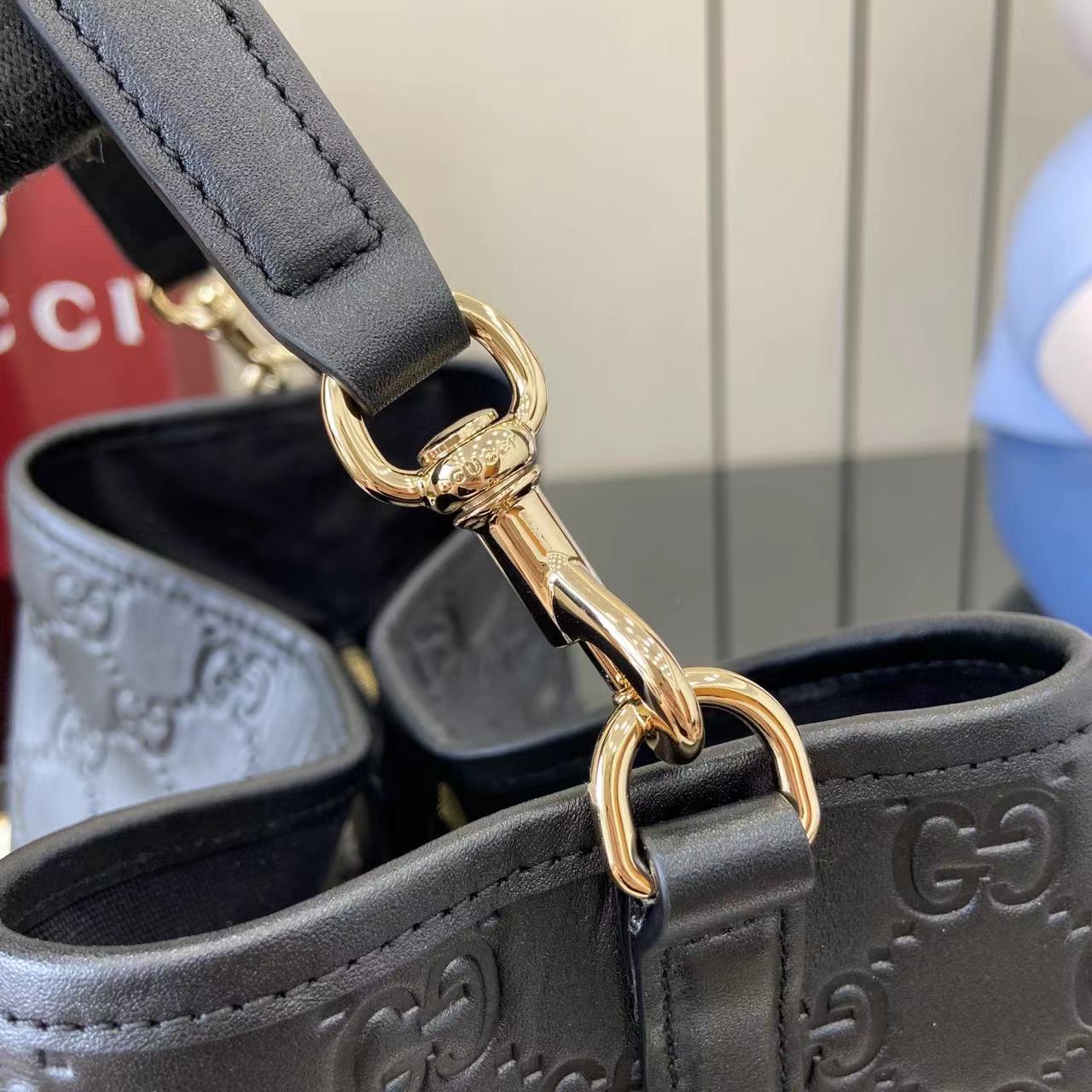 Gucci Elegant Drawstring Bucket Bag