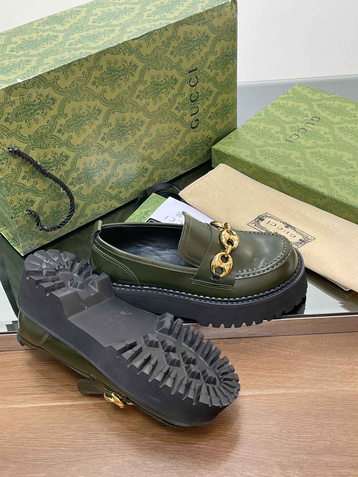 Gucci Women's loafer with Horsebit