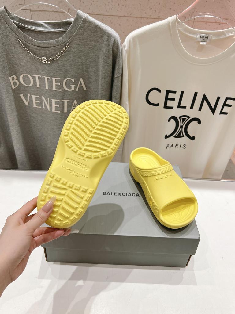 Balenciaga Elevated Rubber Stroll Slippers