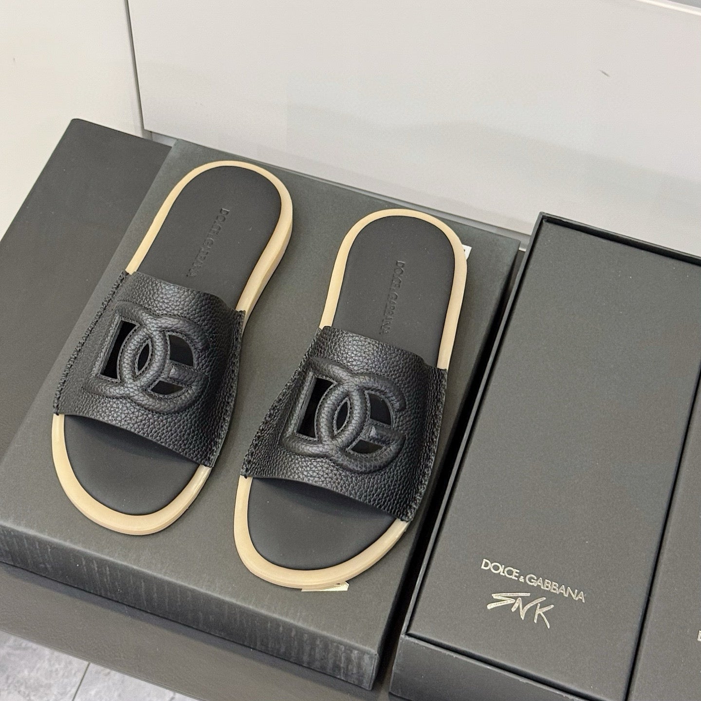 Dolce & Gabbana Dolce & Gabbana DG Logo Leather Slides | Blue | FARFETCH PK