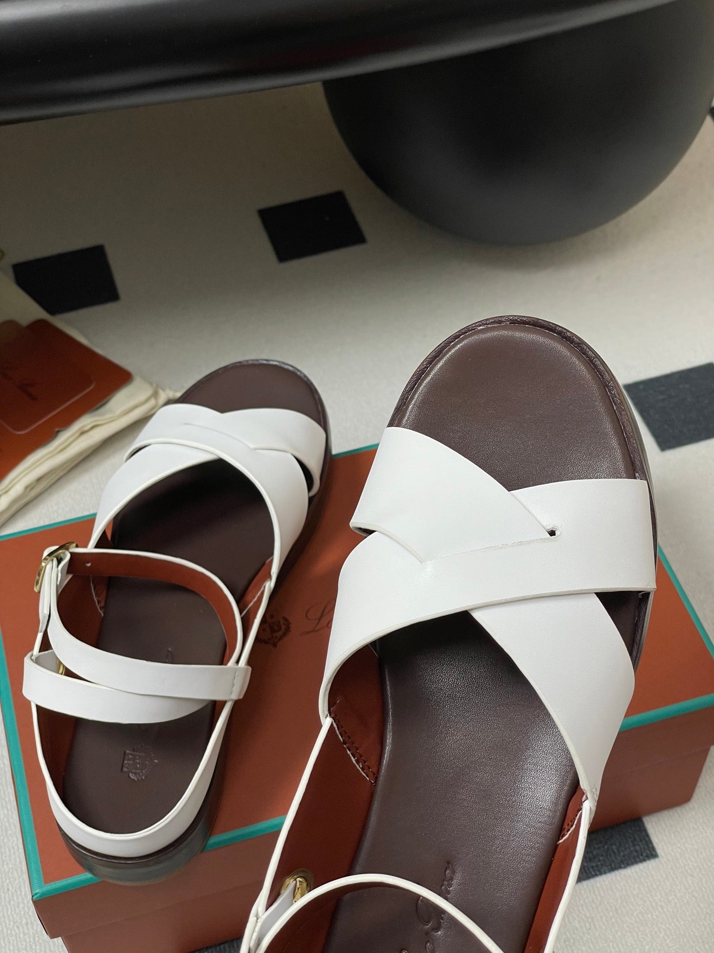 Loro Piana Effortless Elegance Sliders