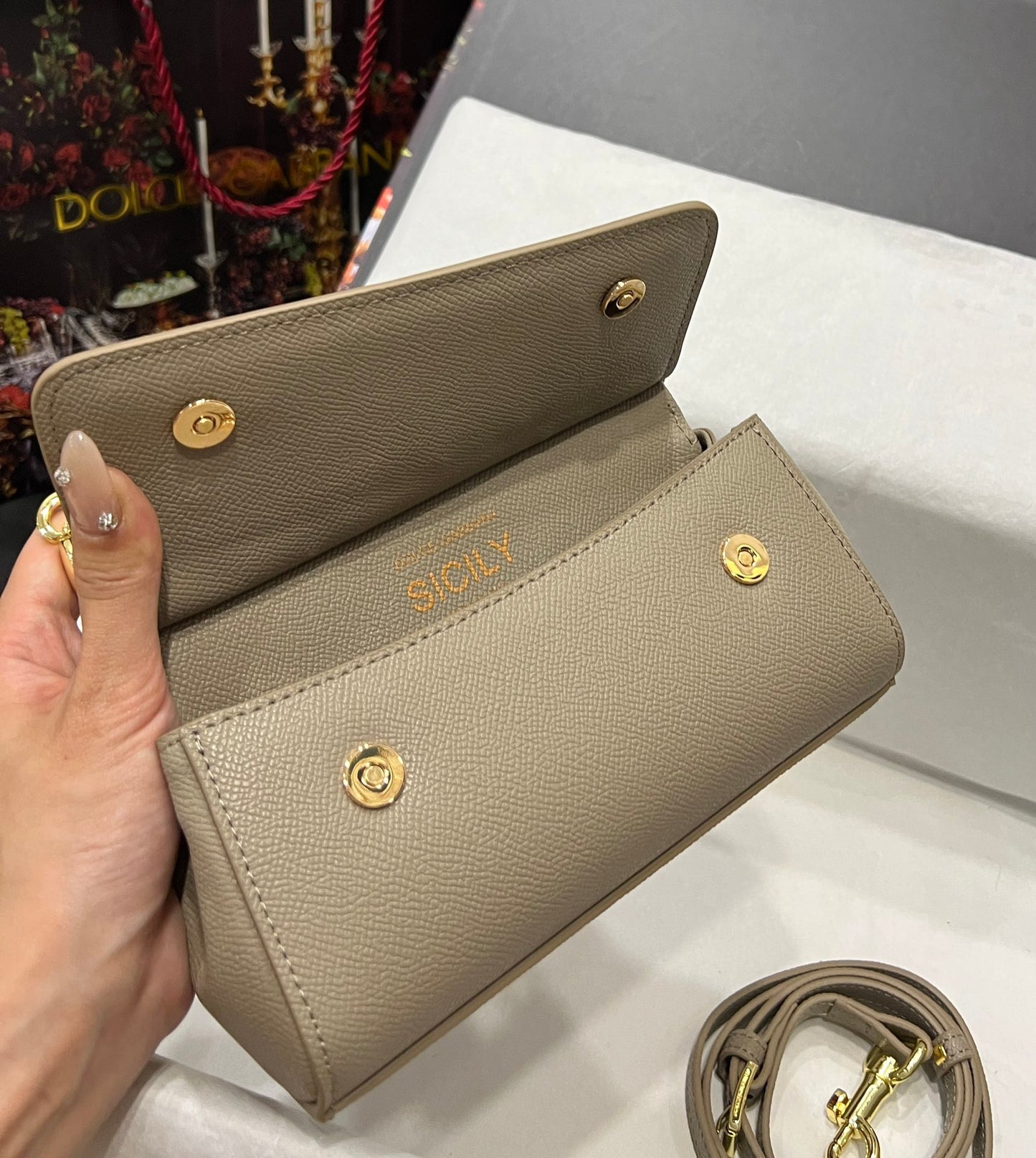 Dolce & Gabbana Dolce & Gabbana Small Sicily Shoulder Bag | Red | FARFETCH OM