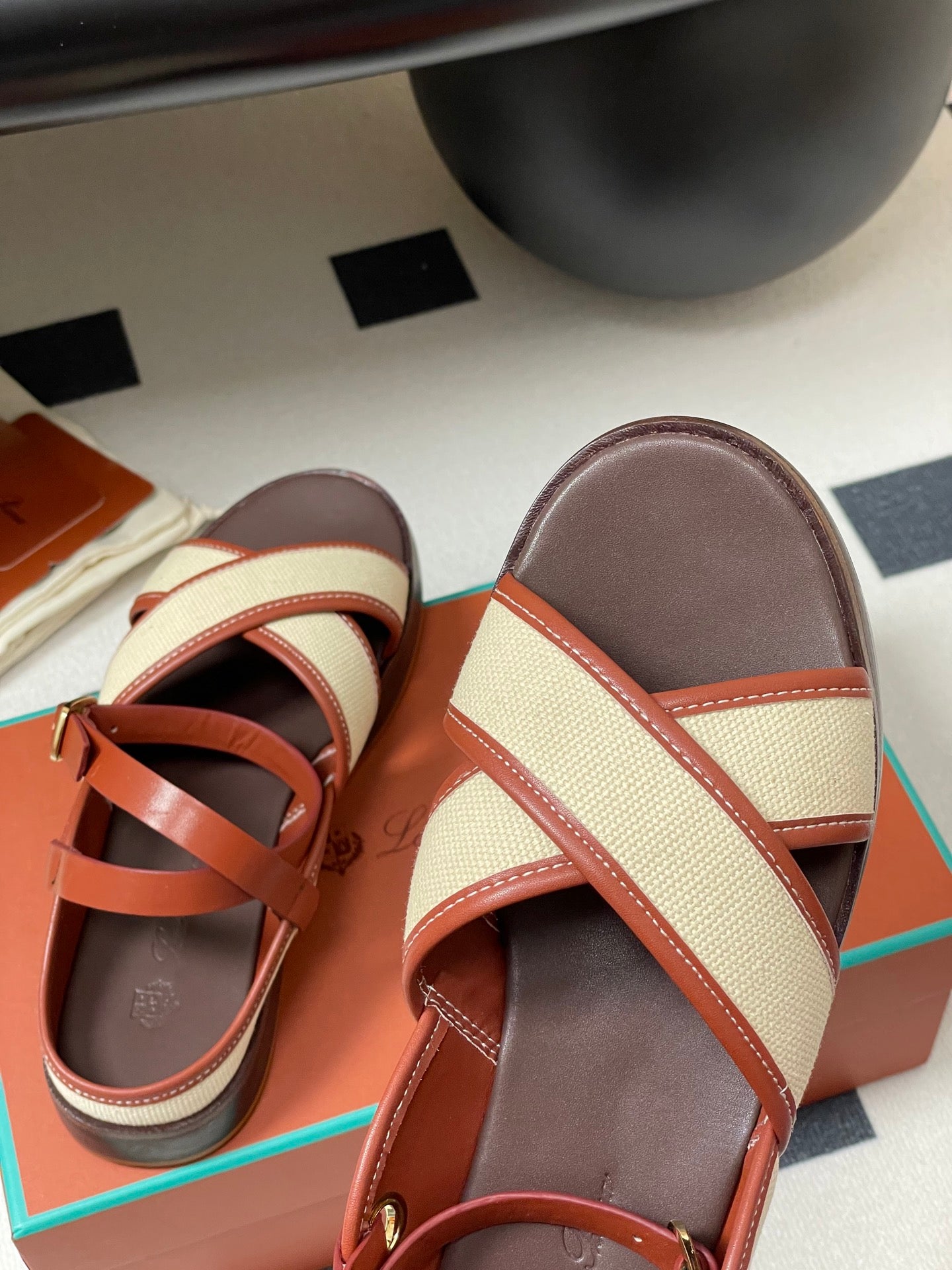 Loro Piana Effortless Elegance Sliders