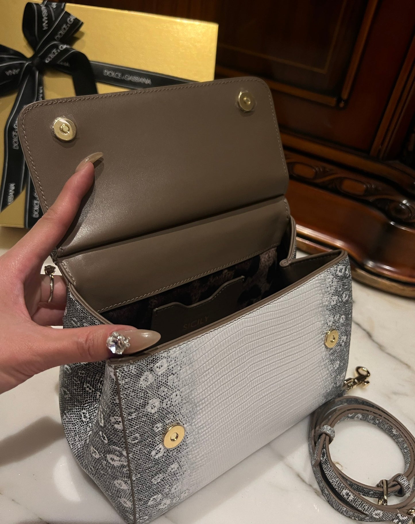 Dolce & Gabbana Dolce & Gabbana Small Sicily Leather Bag | Neutrals | FARFETCH BH