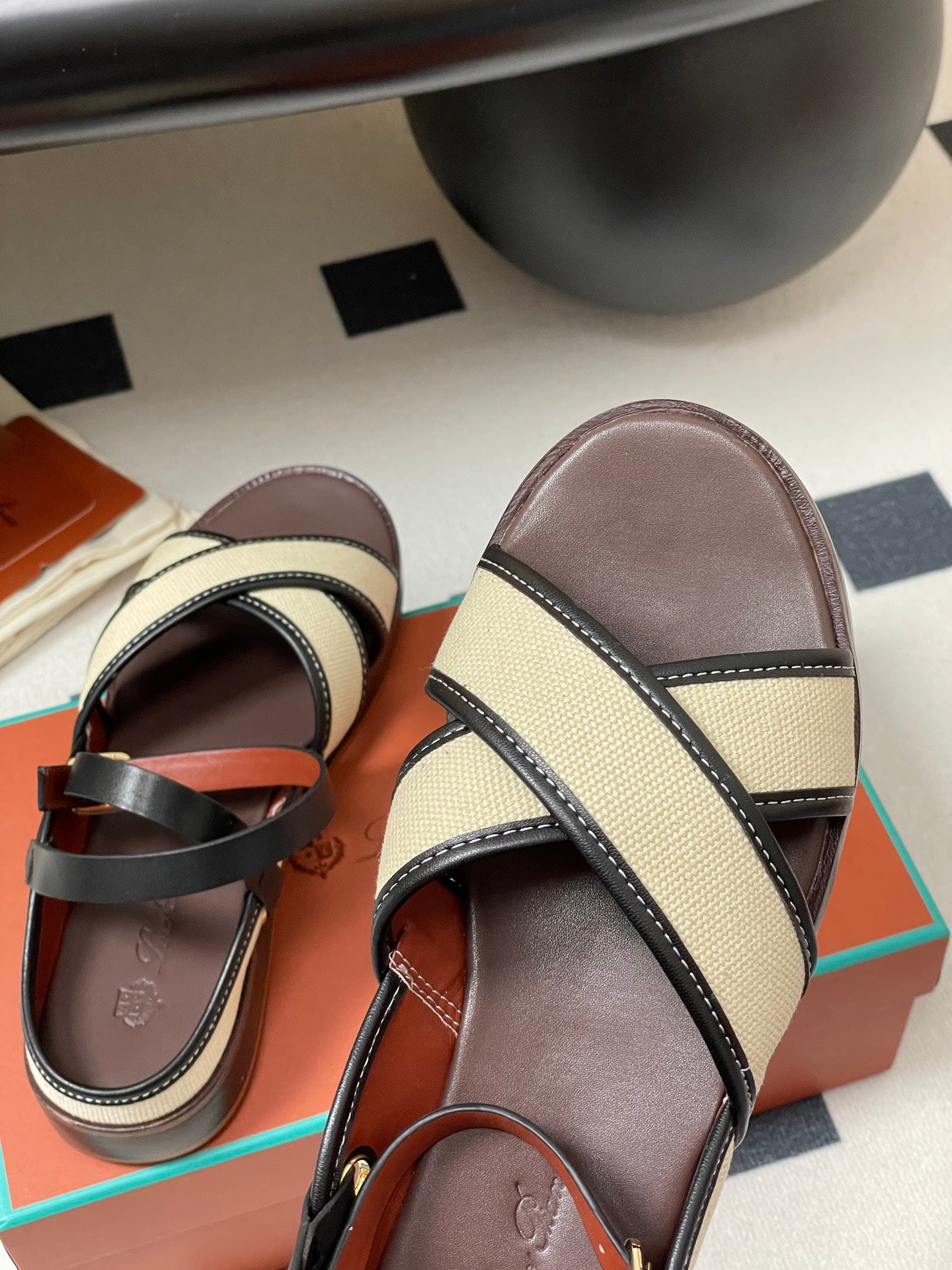 Loro Piana Effortless Elegance Sliders