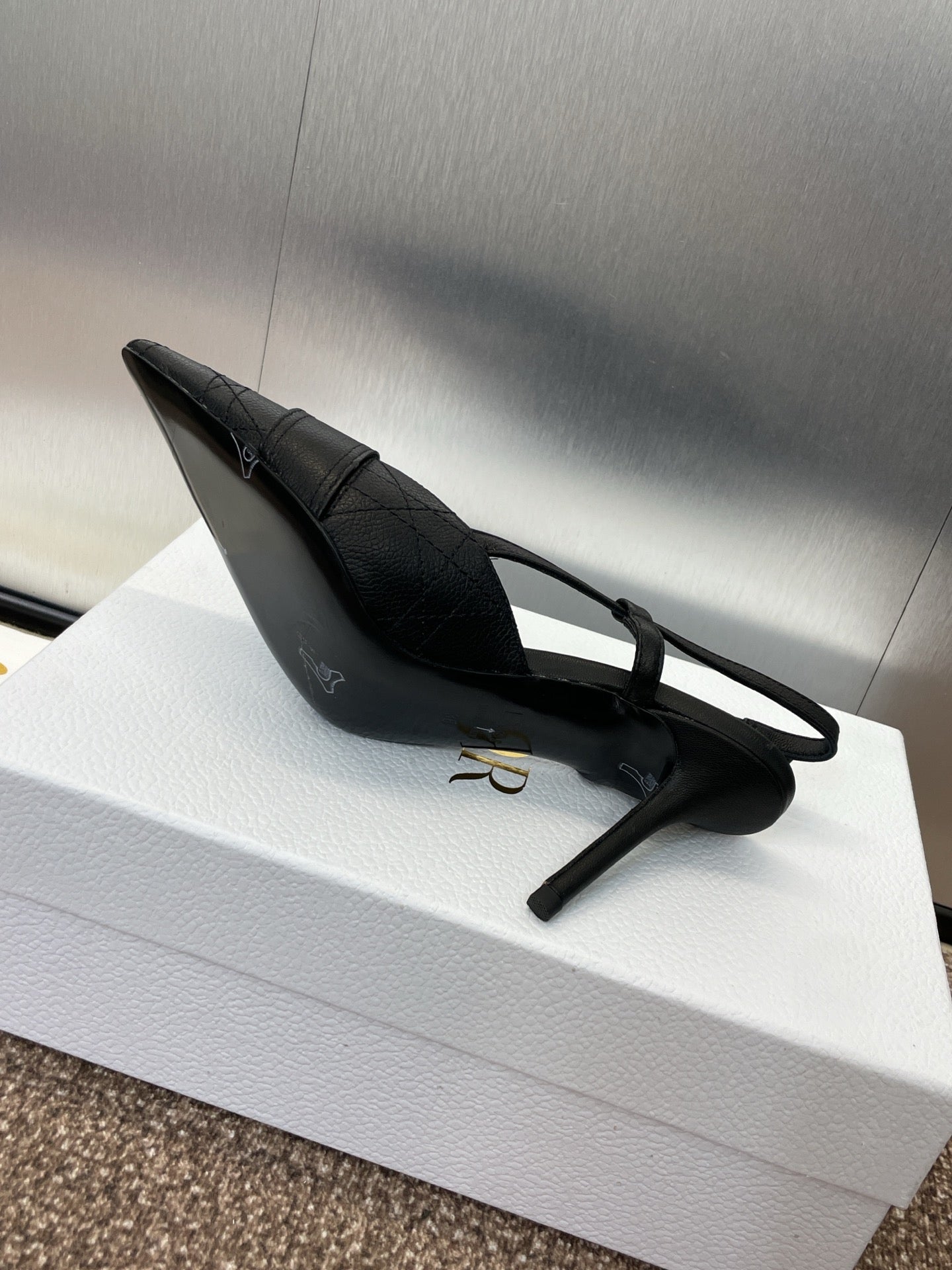 Dior Versace Medusa Head Leather Pumps | White | FARFETCH TR