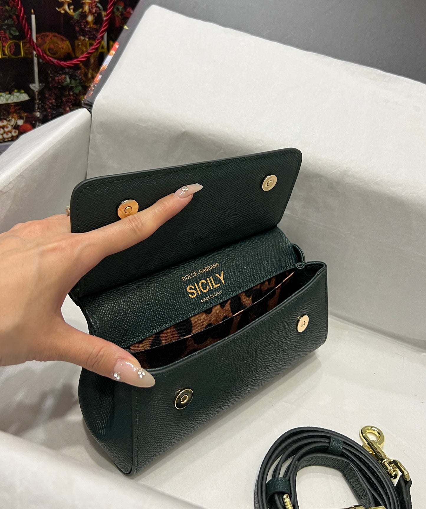 Dolce & Gabbana Dolce & Gabbana Small Sicily Shoulder Bag | Red | FARFETCH OM