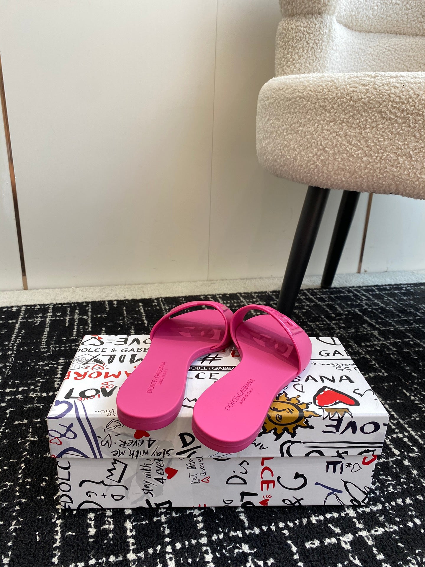 Dolce & Gabbana Dolce & Gabbana PINK Rubber slides with logo - Stylecheat
