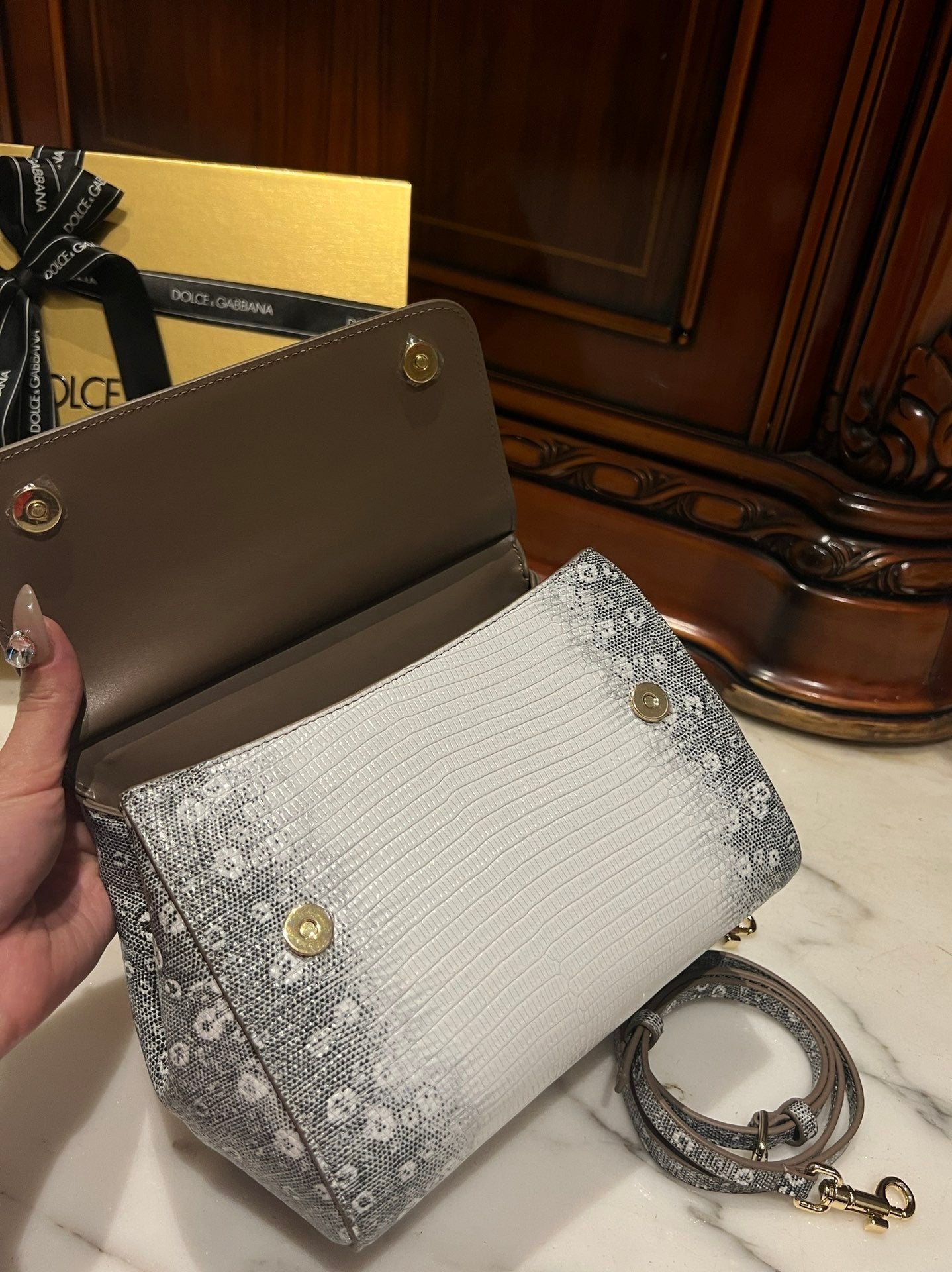 Dolce & Gabbana Dolce & Gabbana Small Sicily Leather Bag | Neutrals | FARFETCH BH