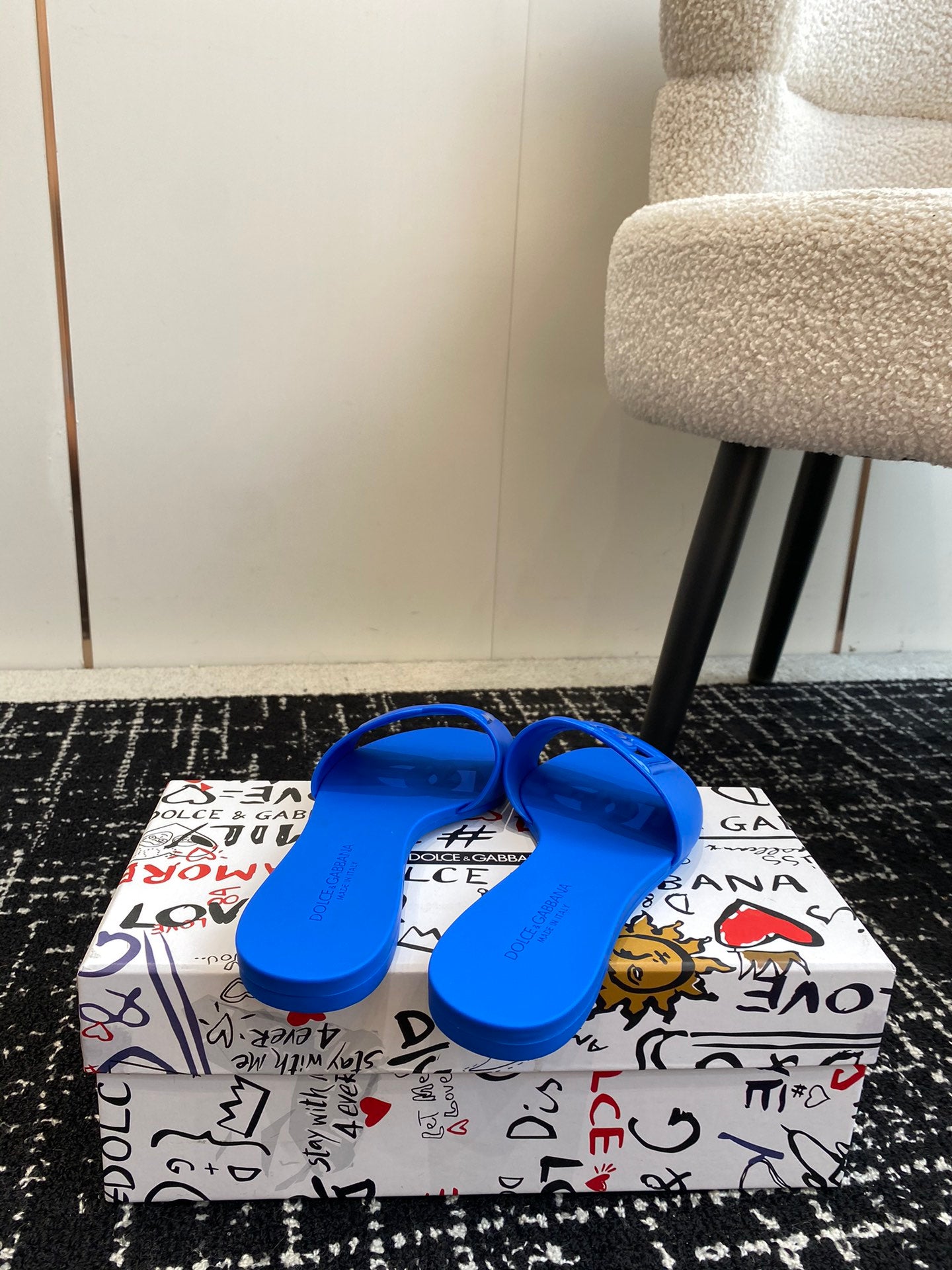 Dolce & Gabbana Dolce & Gabbana PINK Rubber slides with logo - Stylecheat