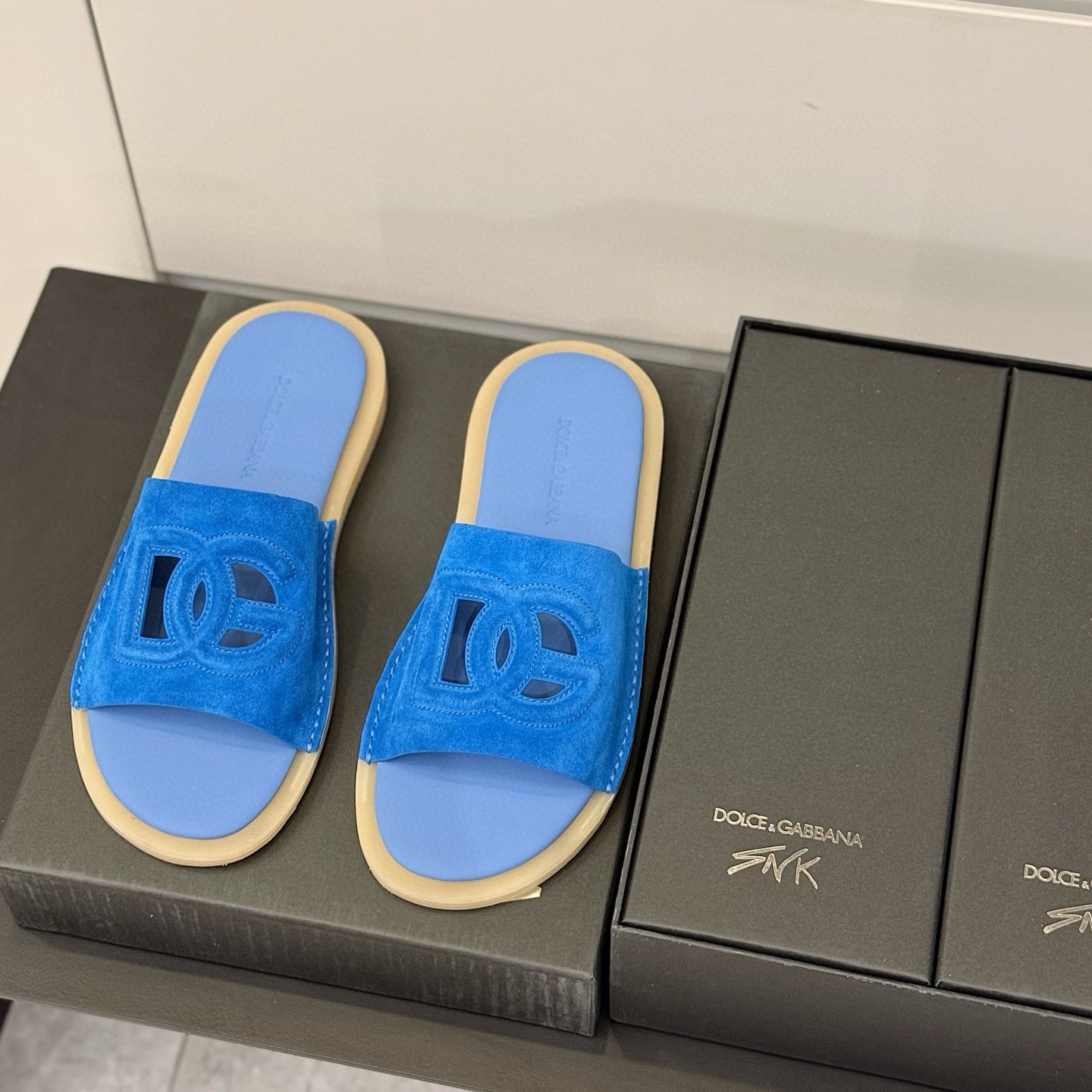 Dolce & Gabbana Dolce & Gabbana DG Logo Leather Slides | Blue | FARFETCH PK