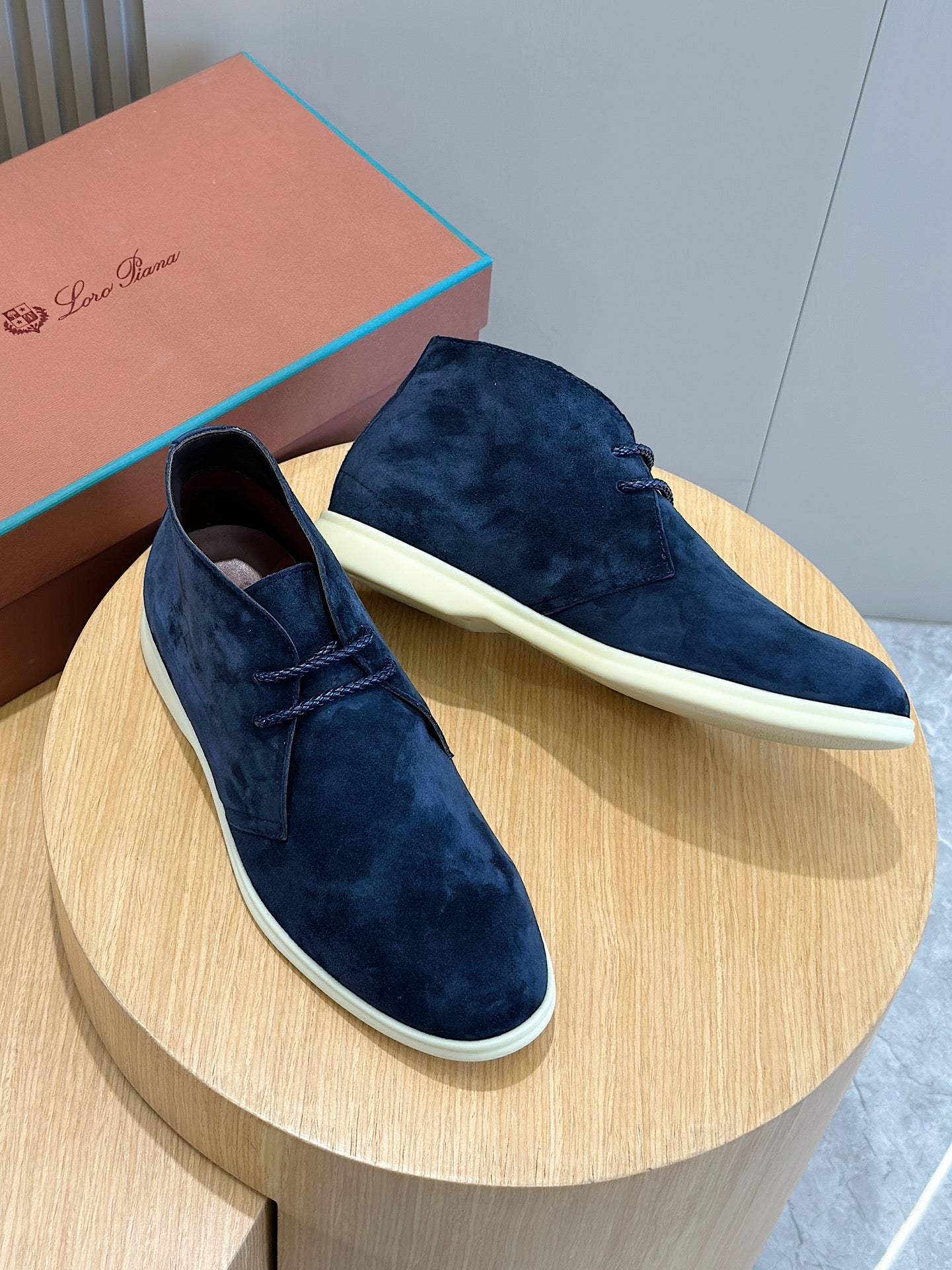 Loro Piana Whisper Sole Elegance