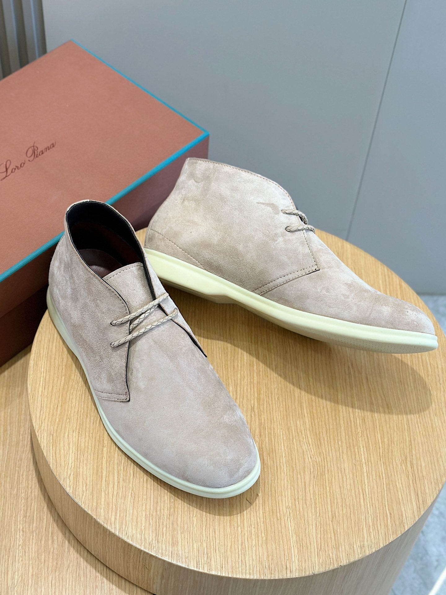 Loro Piana Whisper Sole Elegance