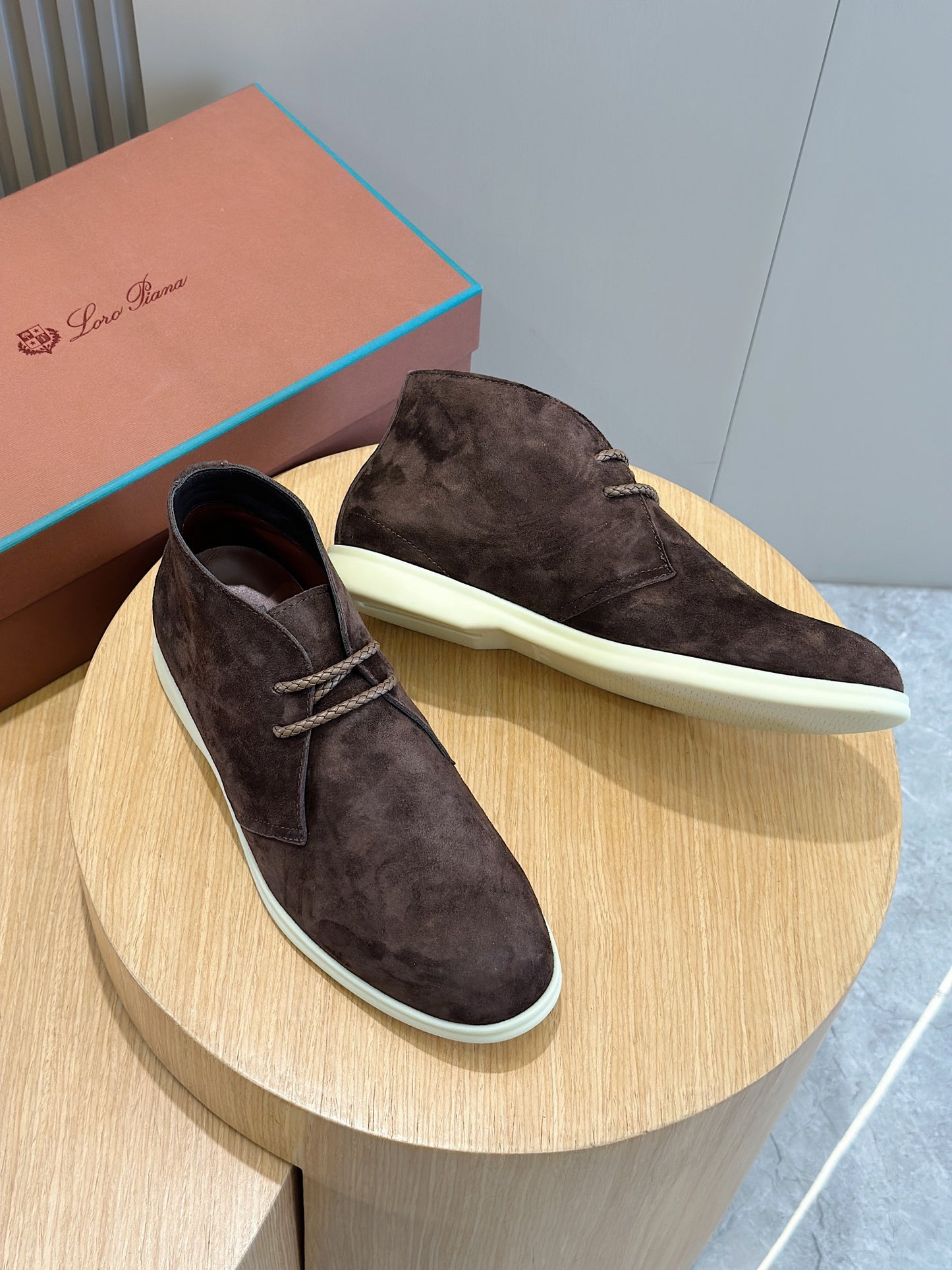 Loro Piana Whisper Sole Elegance