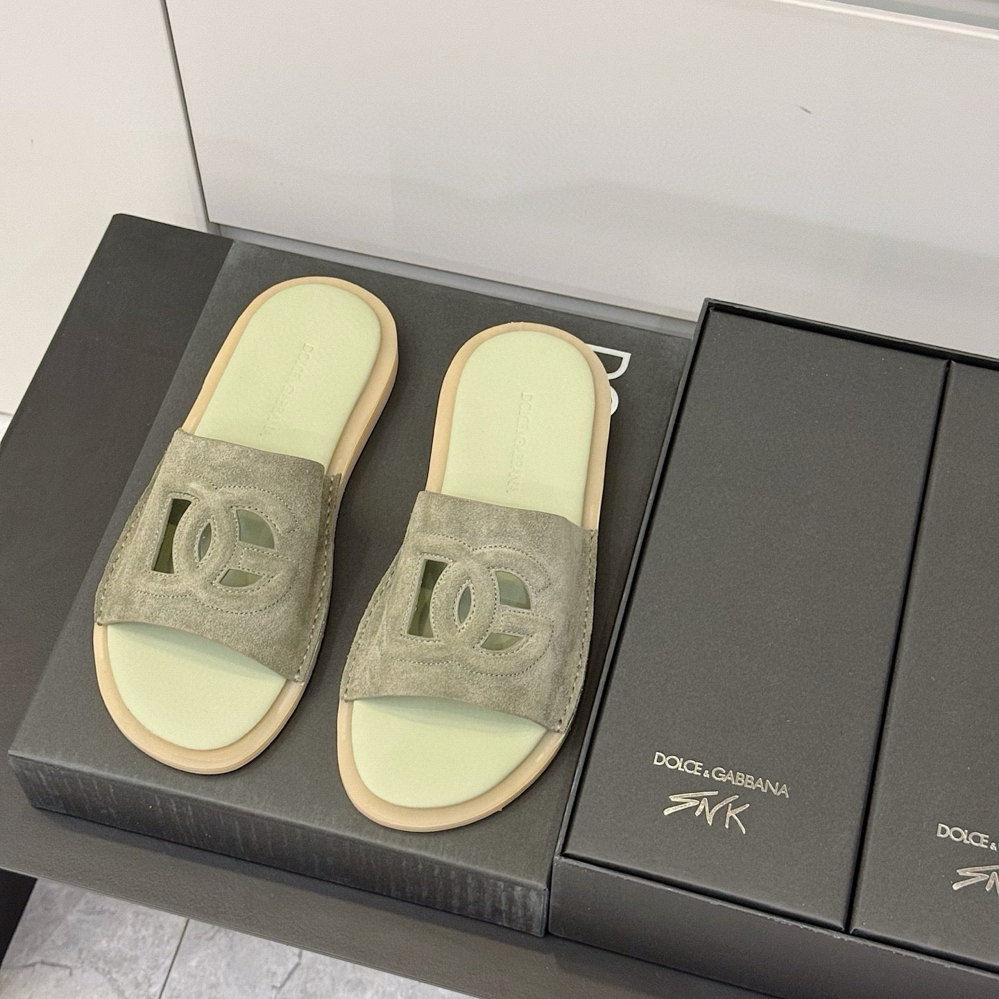 Dolce & Gabbana Dolce & Gabbana DG Logo Leather Slides | Blue | FARFETCH PK