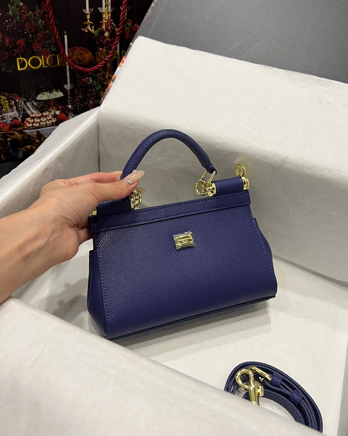 Dolce & Gabbana Dolce & Gabbana Small Sicily Shoulder Bag | Red | FARFETCH OM