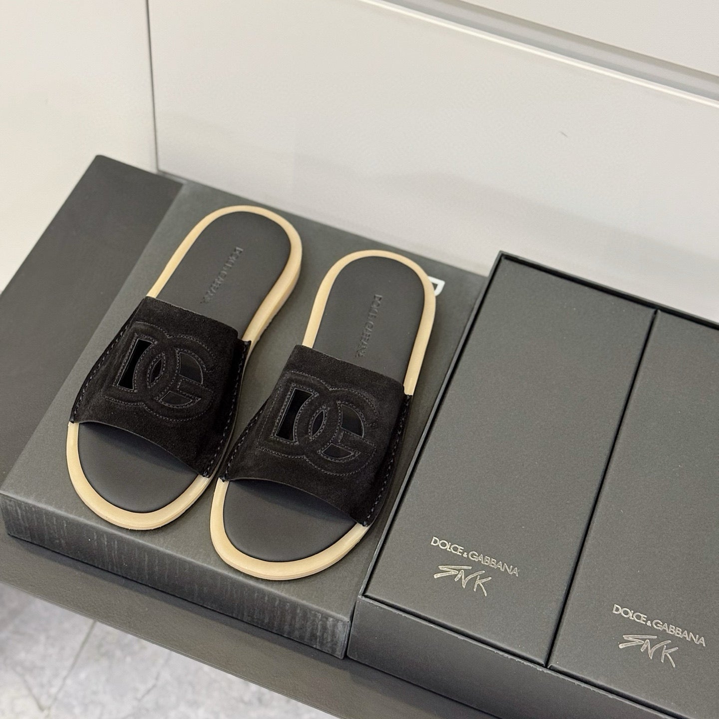 Dolce & Gabbana Dolce & Gabbana DG Logo Leather Slides | Blue | FARFETCH PK