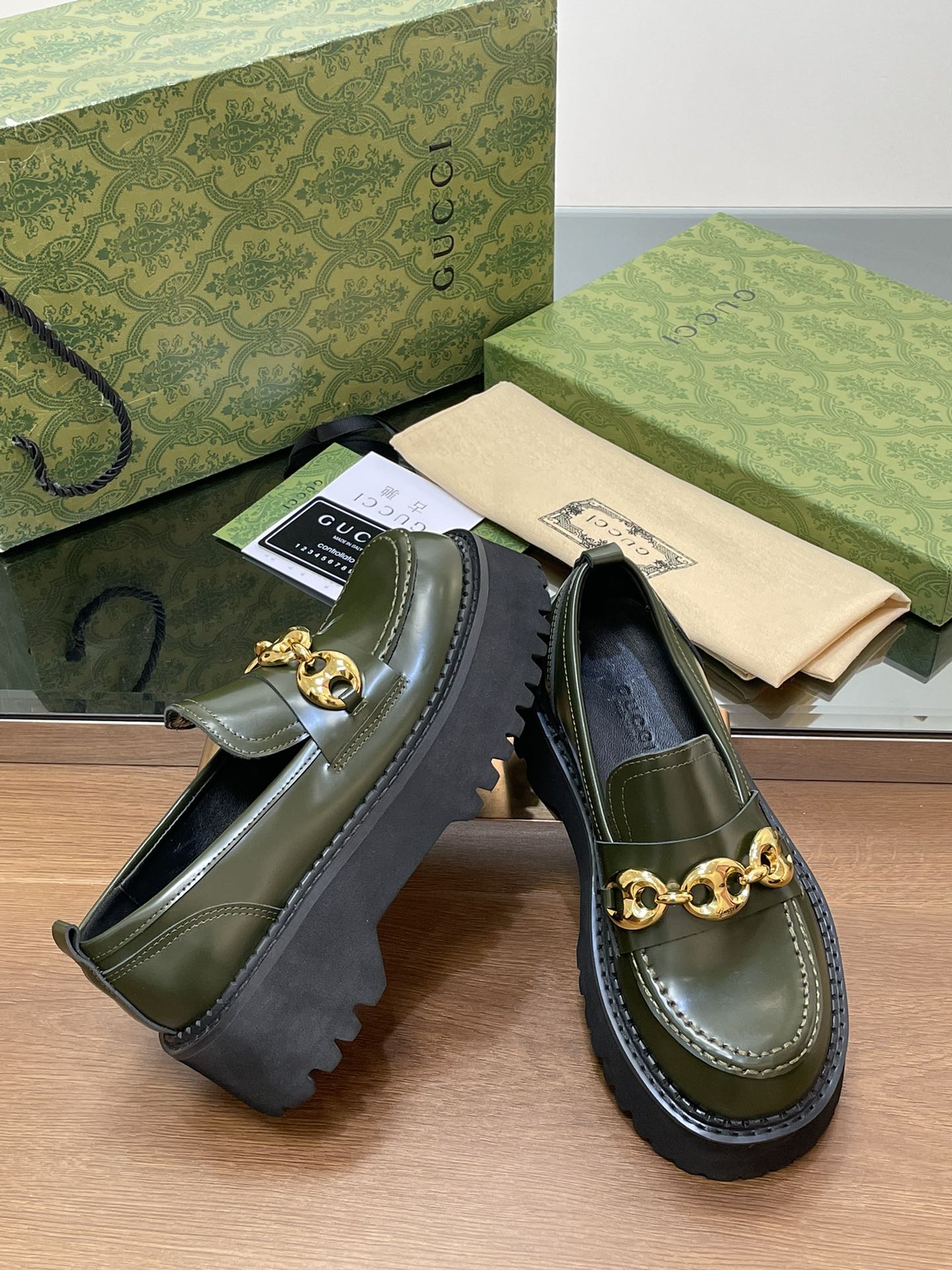 Gucci Women's loafer with Horsebit