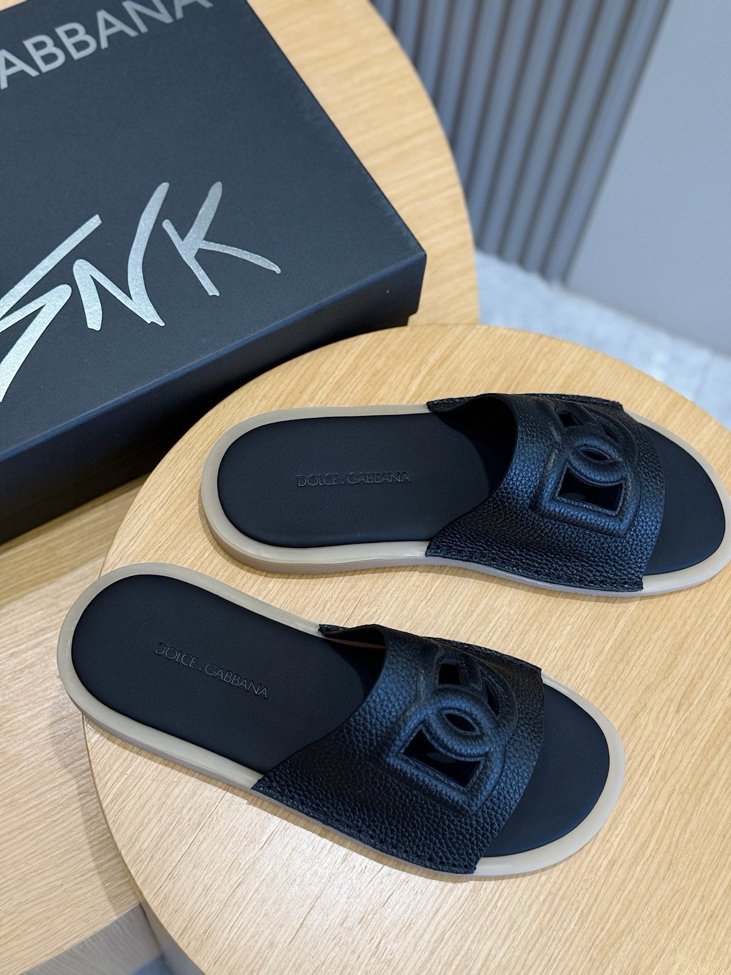 Dolce & Gabbana Dolce & Gabbana DG Logo Leather Slides | Blue | FARFETCH PK