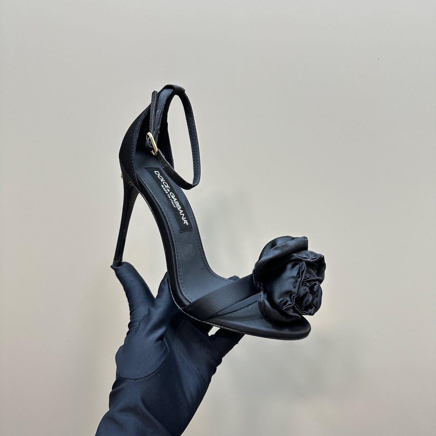 Dolce & Gabbana sepatu heels Louis Vuitton Padlock Pump Black Heels | Tinkerlust