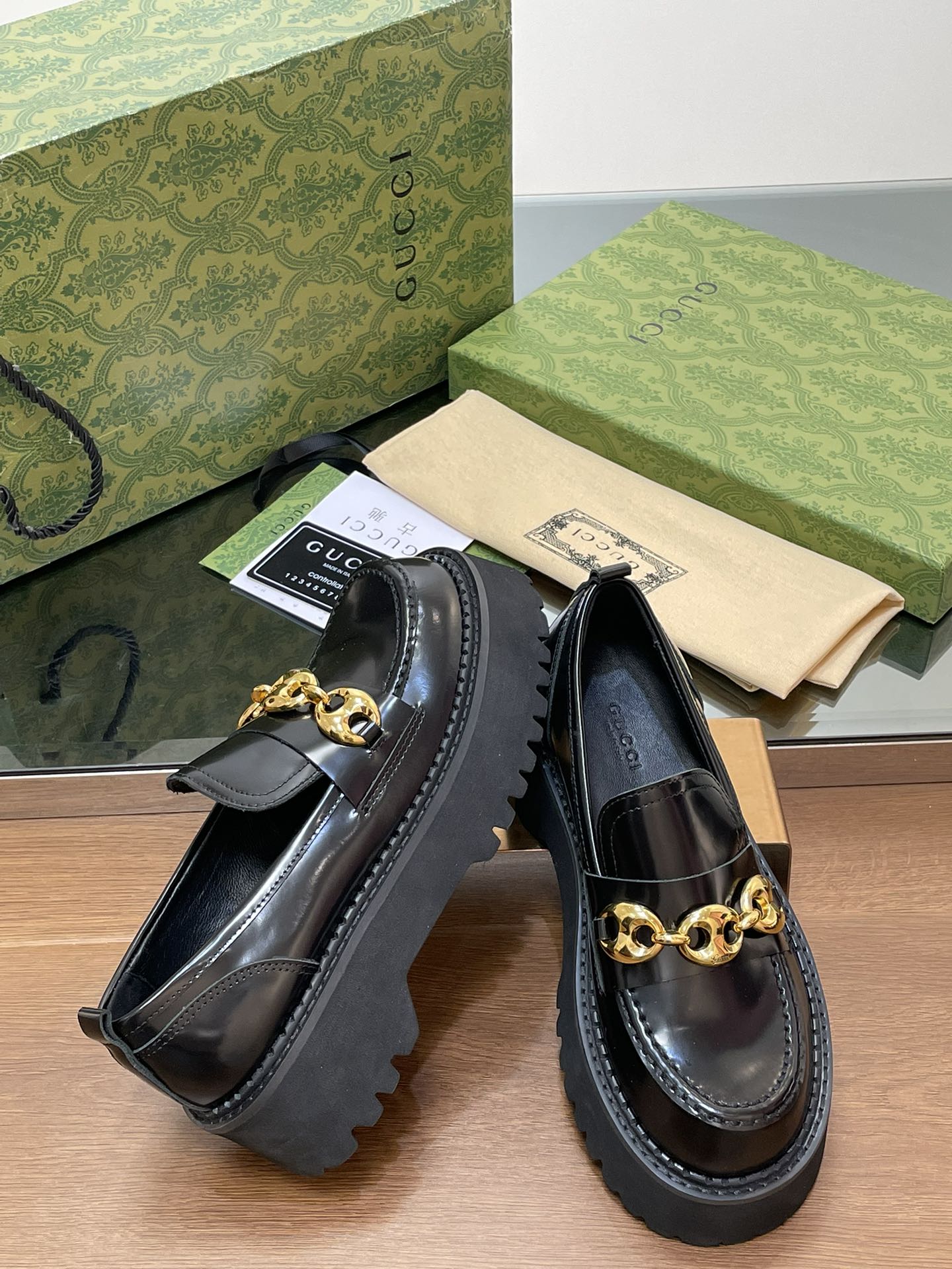 Gucci Women's loafer with Horsebit