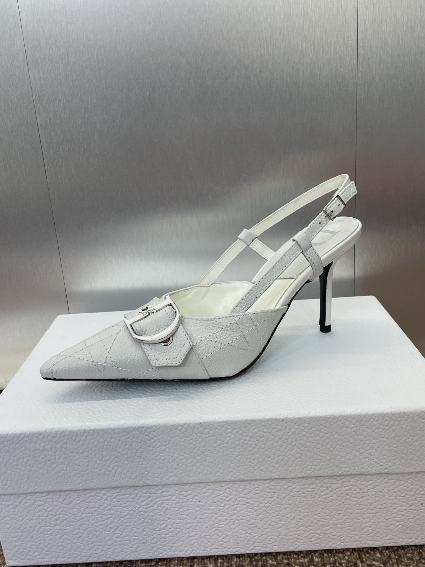 Dior Versace Medusa Head Leather Pumps | White | FARFETCH TR