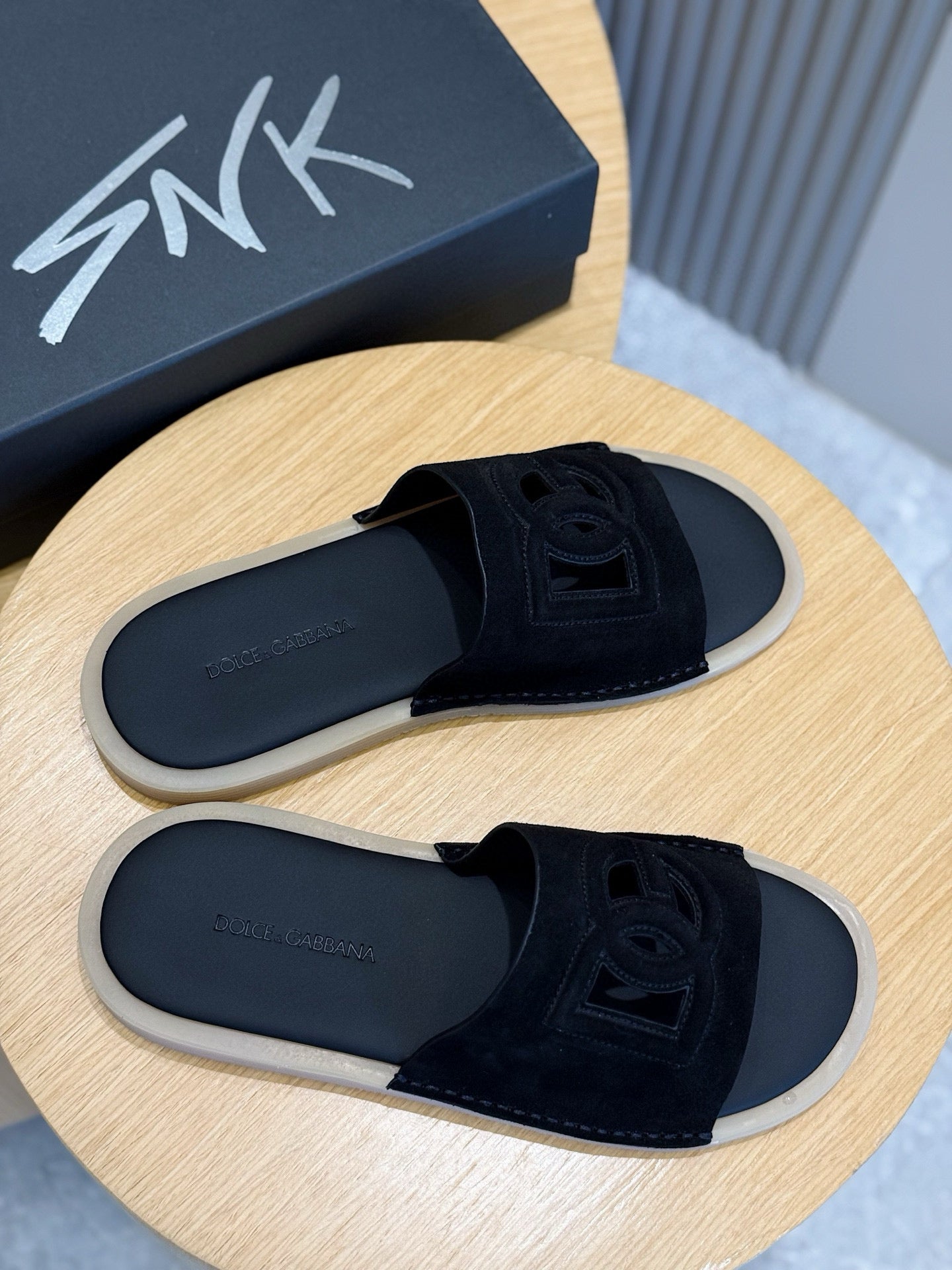 Dolce & Gabbana Dolce & Gabbana DG Logo Leather Slides | Blue | FARFETCH PK
