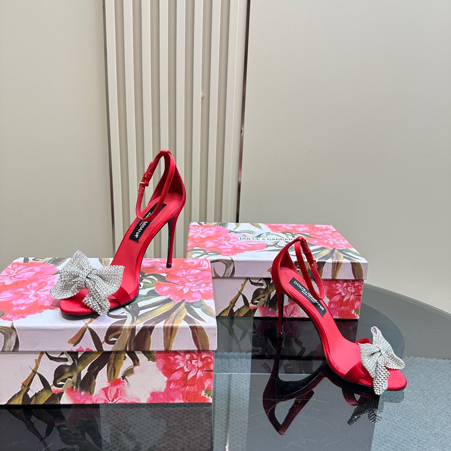 Dolce & Gabbana sepatu heels Louis Vuitton Padlock Pump Black Heels | Tinkerlust