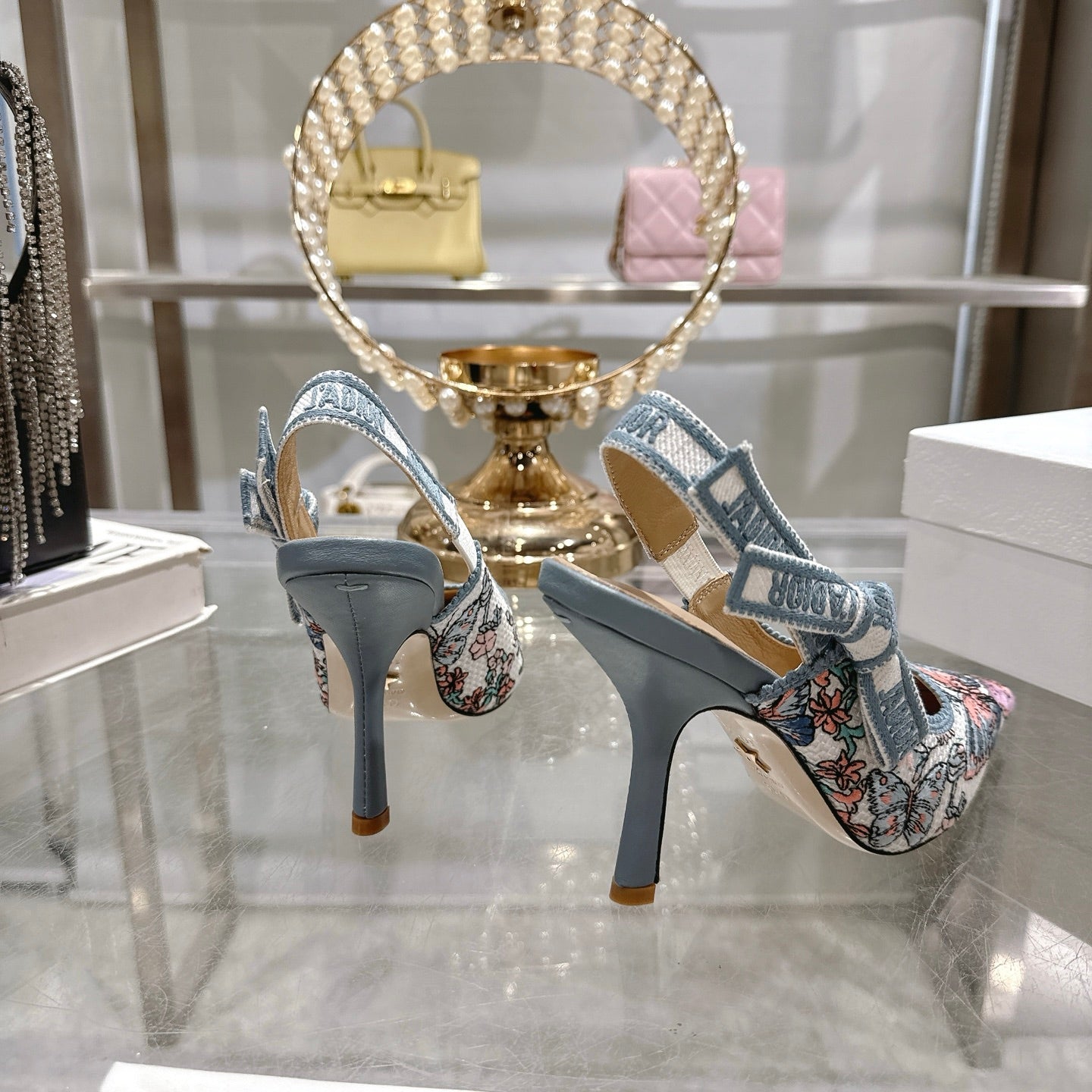 Dior This store is unavailable