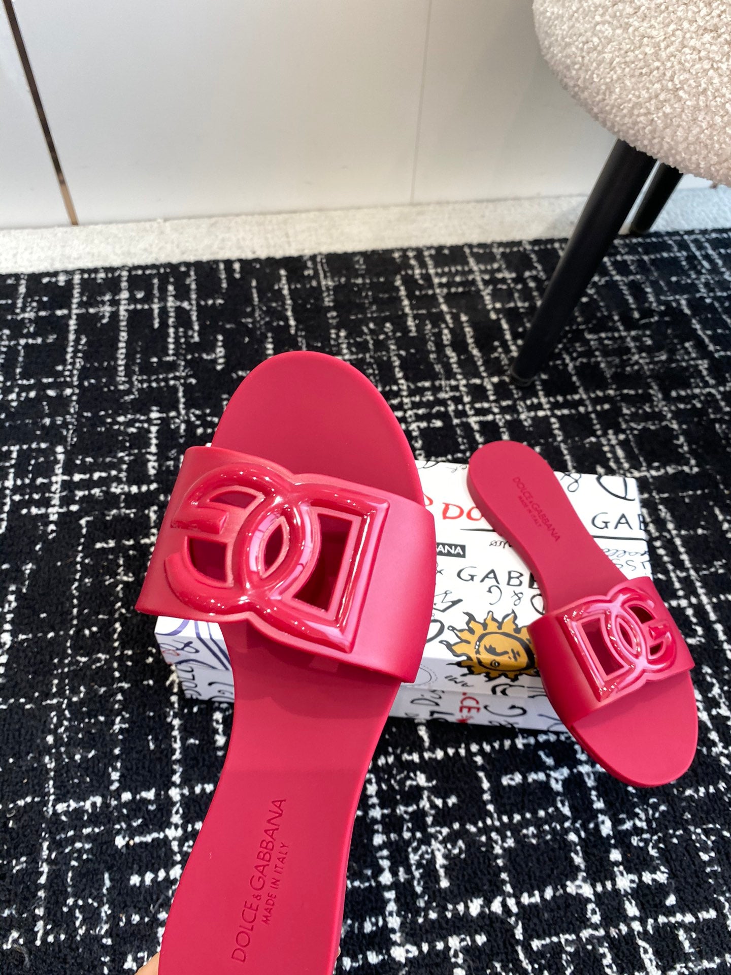 Dolce & Gabbana Dolce & Gabbana PINK Rubber slides with logo - Stylecheat