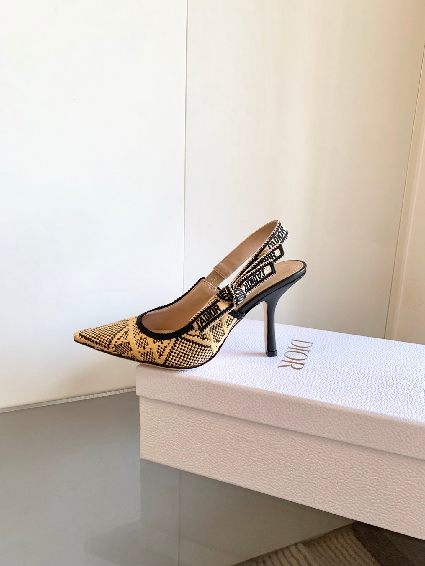 Dior Ethereal Cashmere Embrace