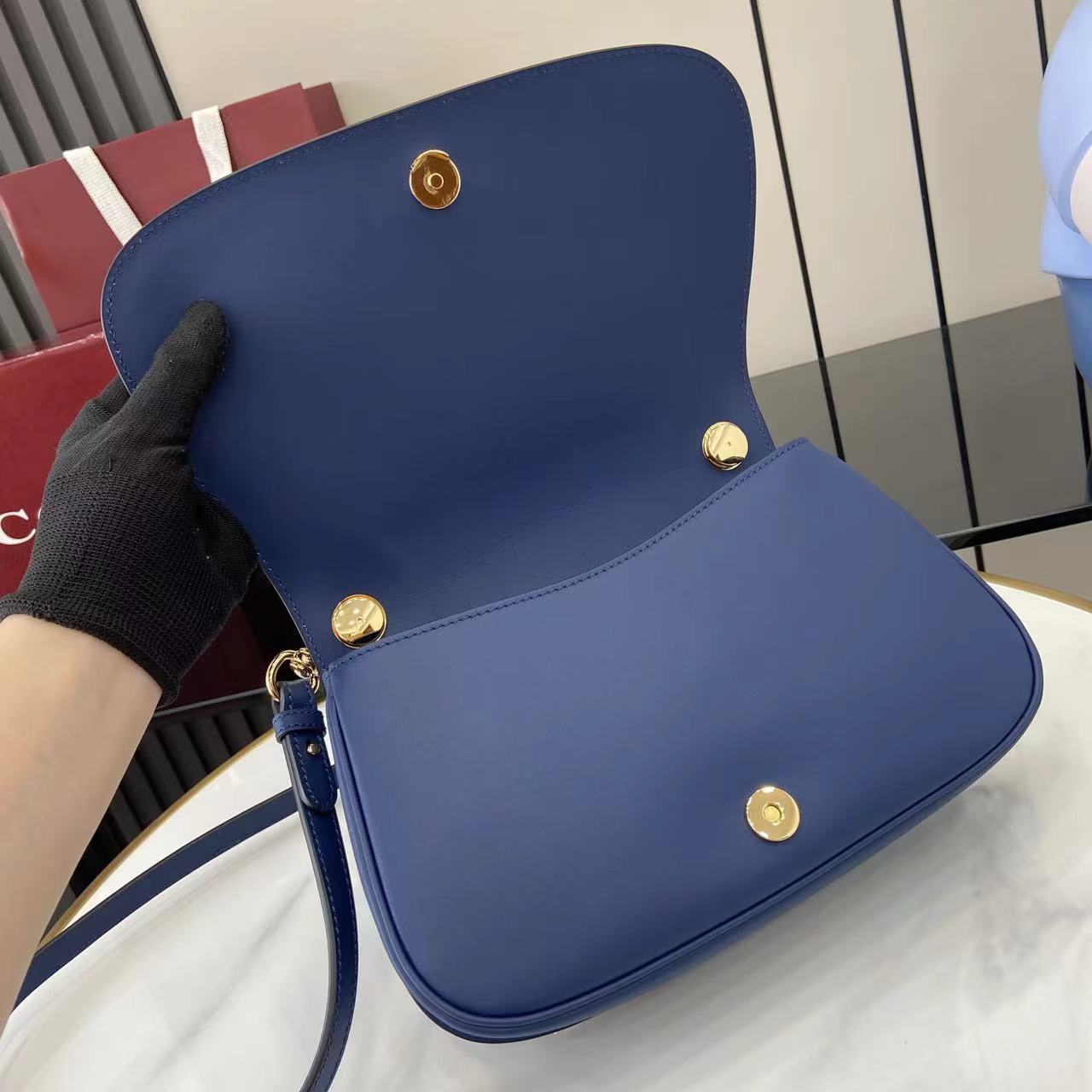 Gucci Blondie Medium Top Handle Bag