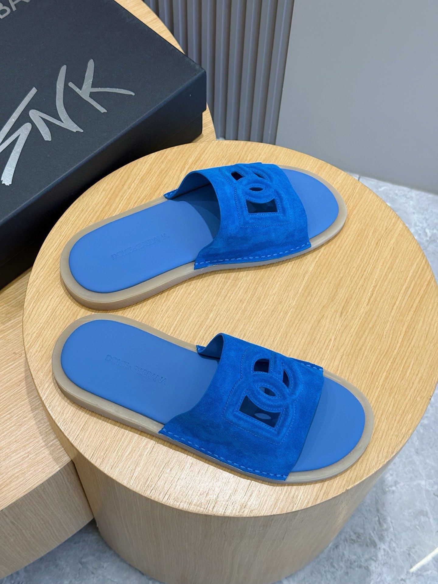 Dolce & Gabbana Dolce & Gabbana DG Logo Leather Slides | Blue | FARFETCH PK