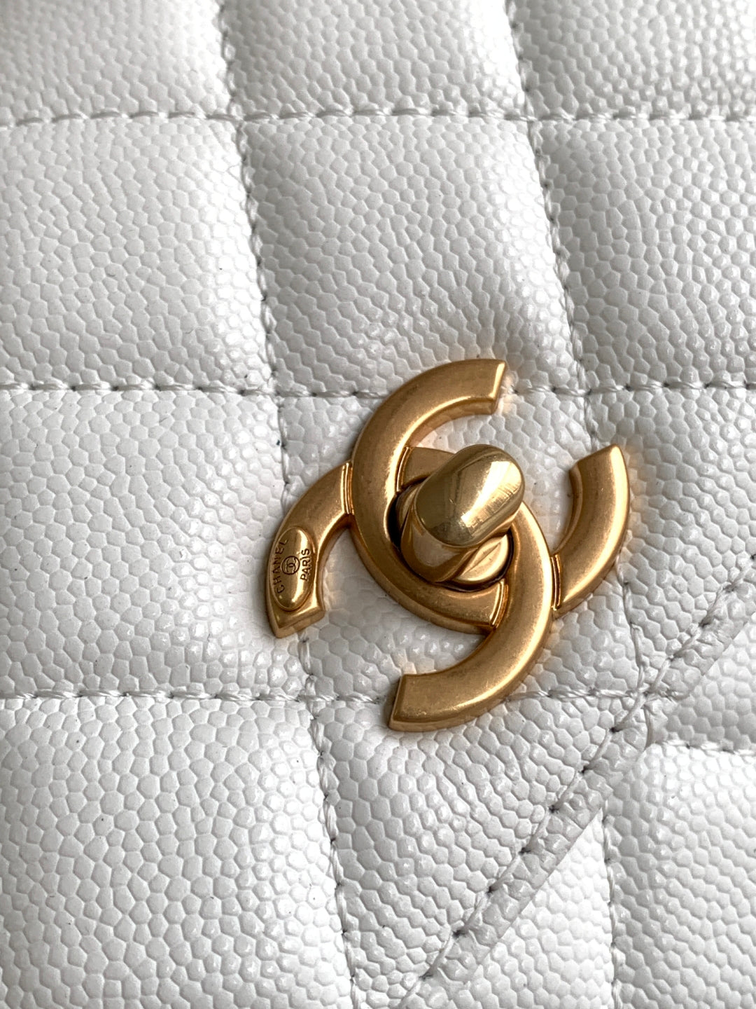 Chanel Elegant Lambskin Shoulder Bag