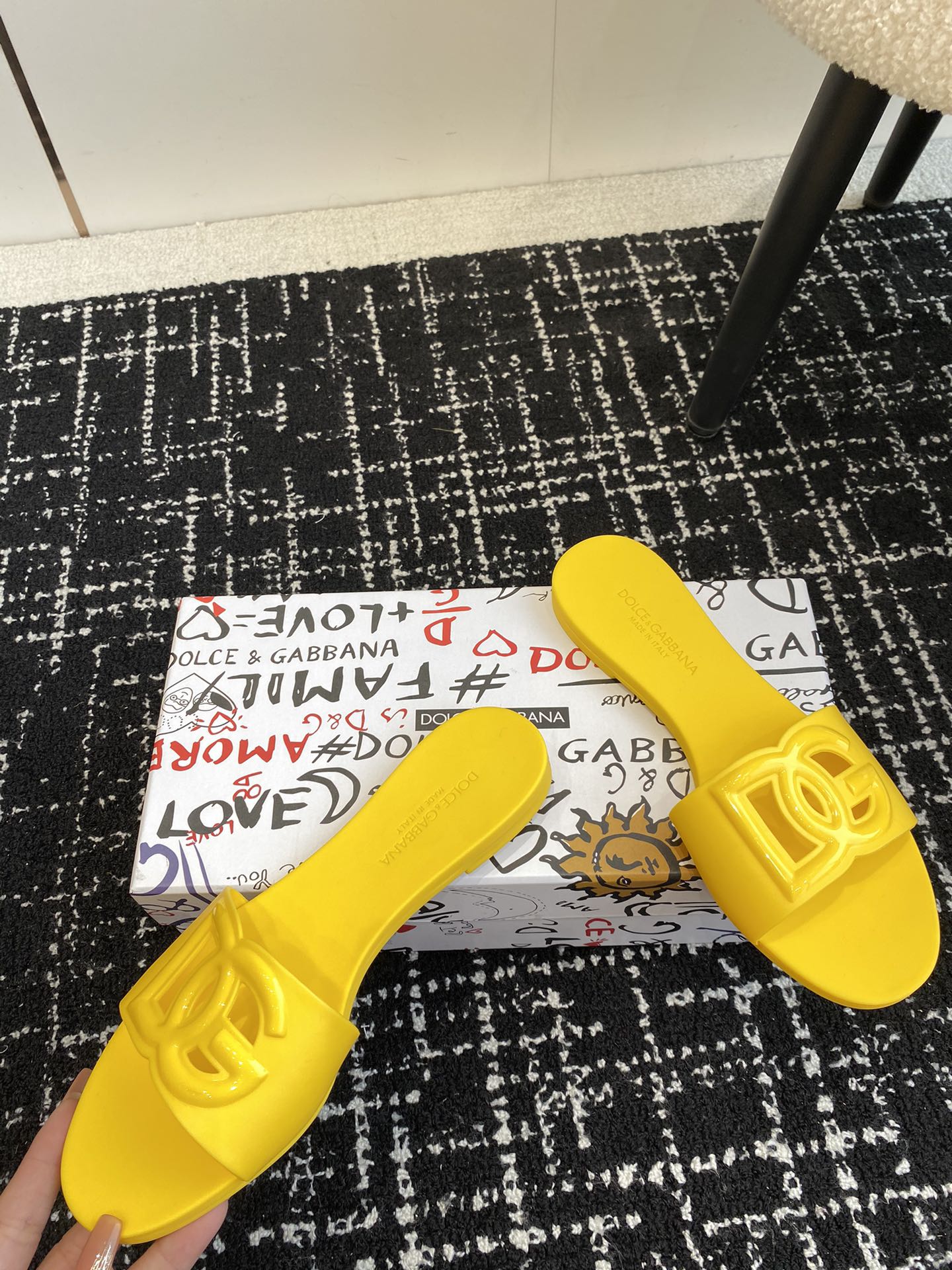 Dolce & Gabbana Dolce & Gabbana PINK Rubber slides with logo - Stylecheat