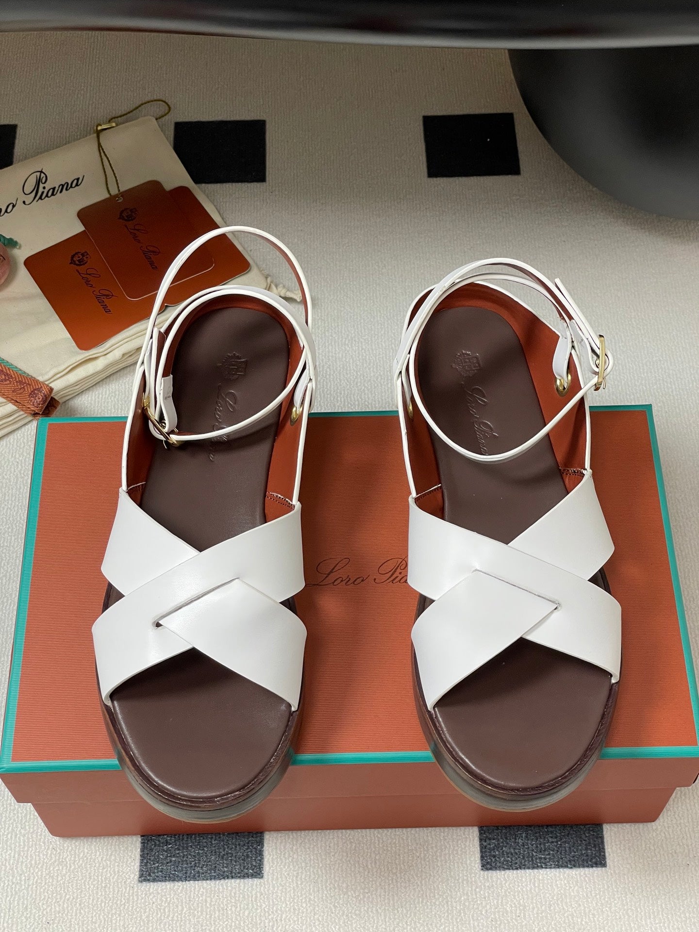 Loro Piana Effortless Elegance Sliders