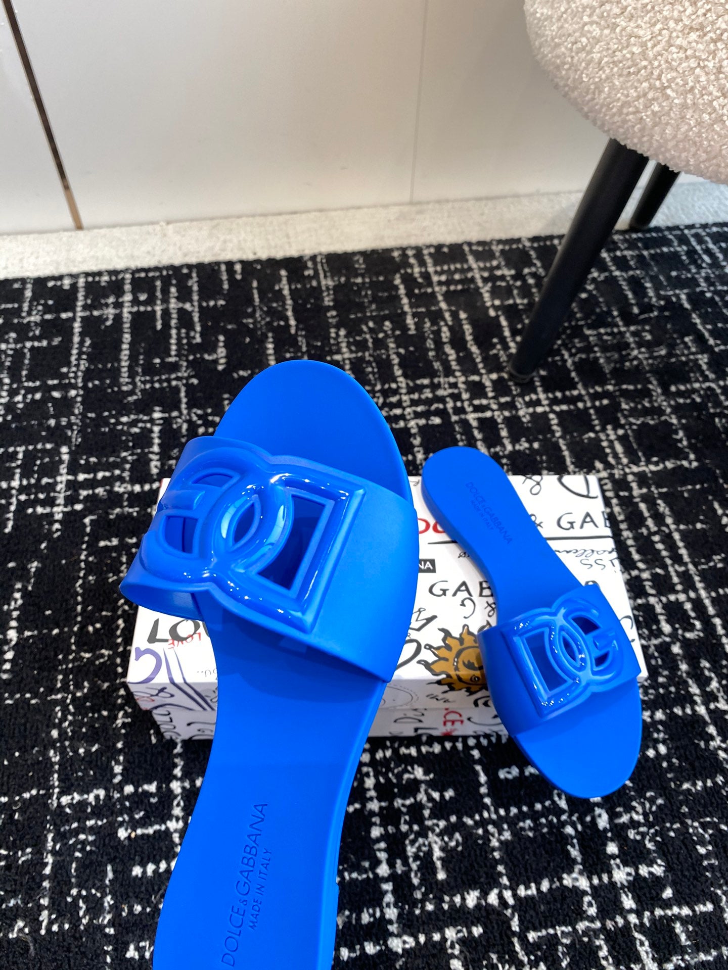 Dolce & Gabbana Dolce & Gabbana PINK Rubber slides with logo - Stylecheat