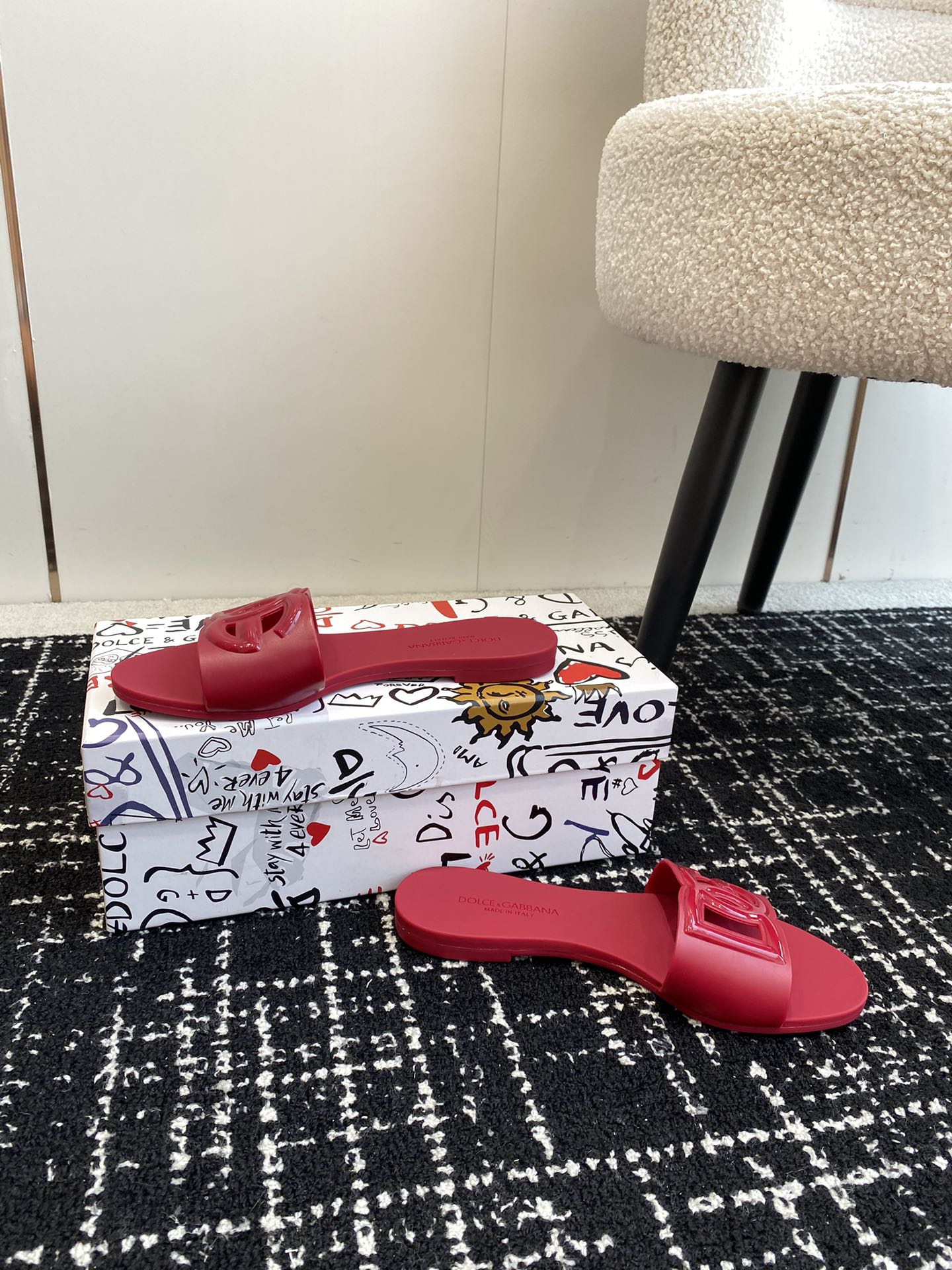 Dolce & Gabbana Dolce & Gabbana PINK Rubber slides with logo - Stylecheat