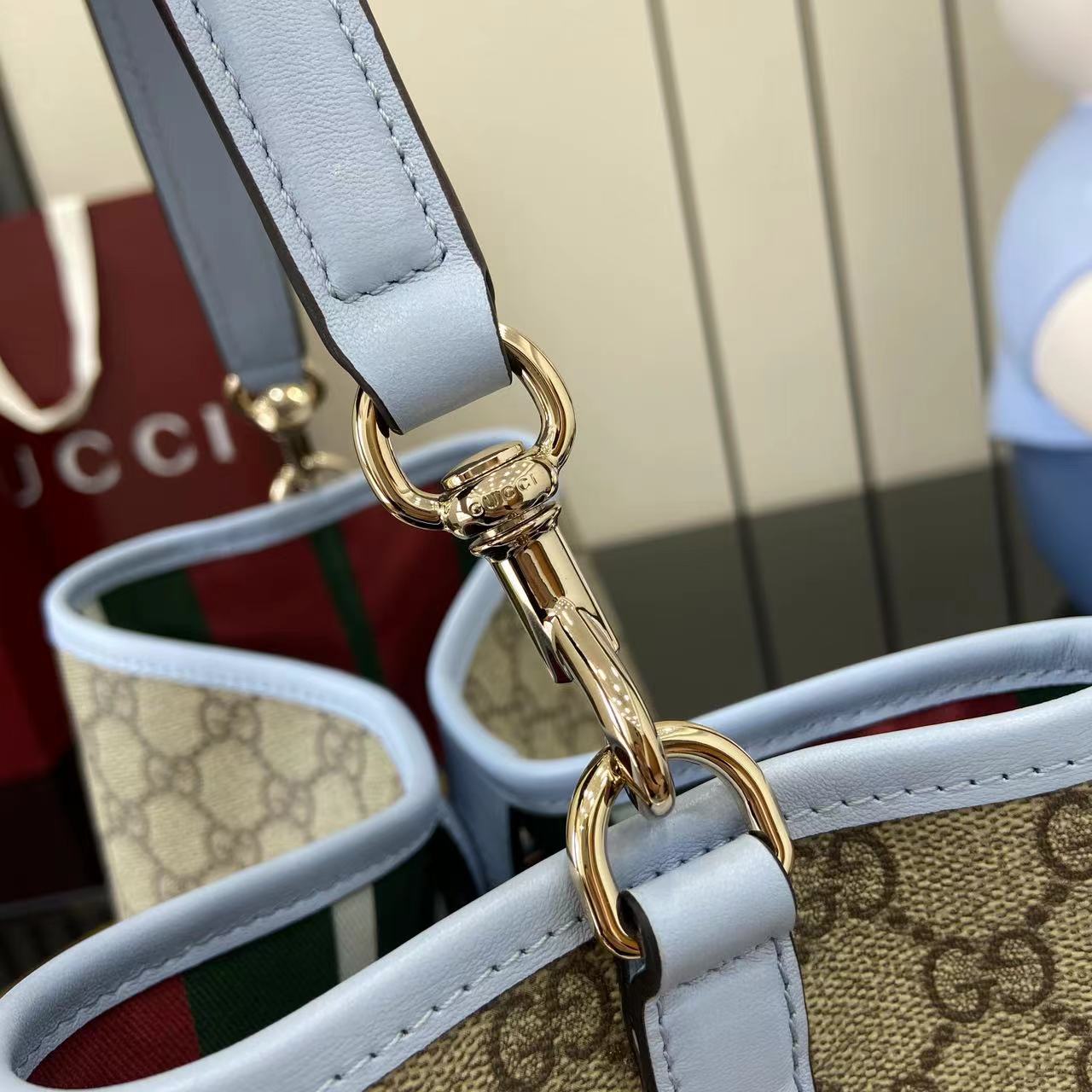 GG Emblem small Bucket Bag