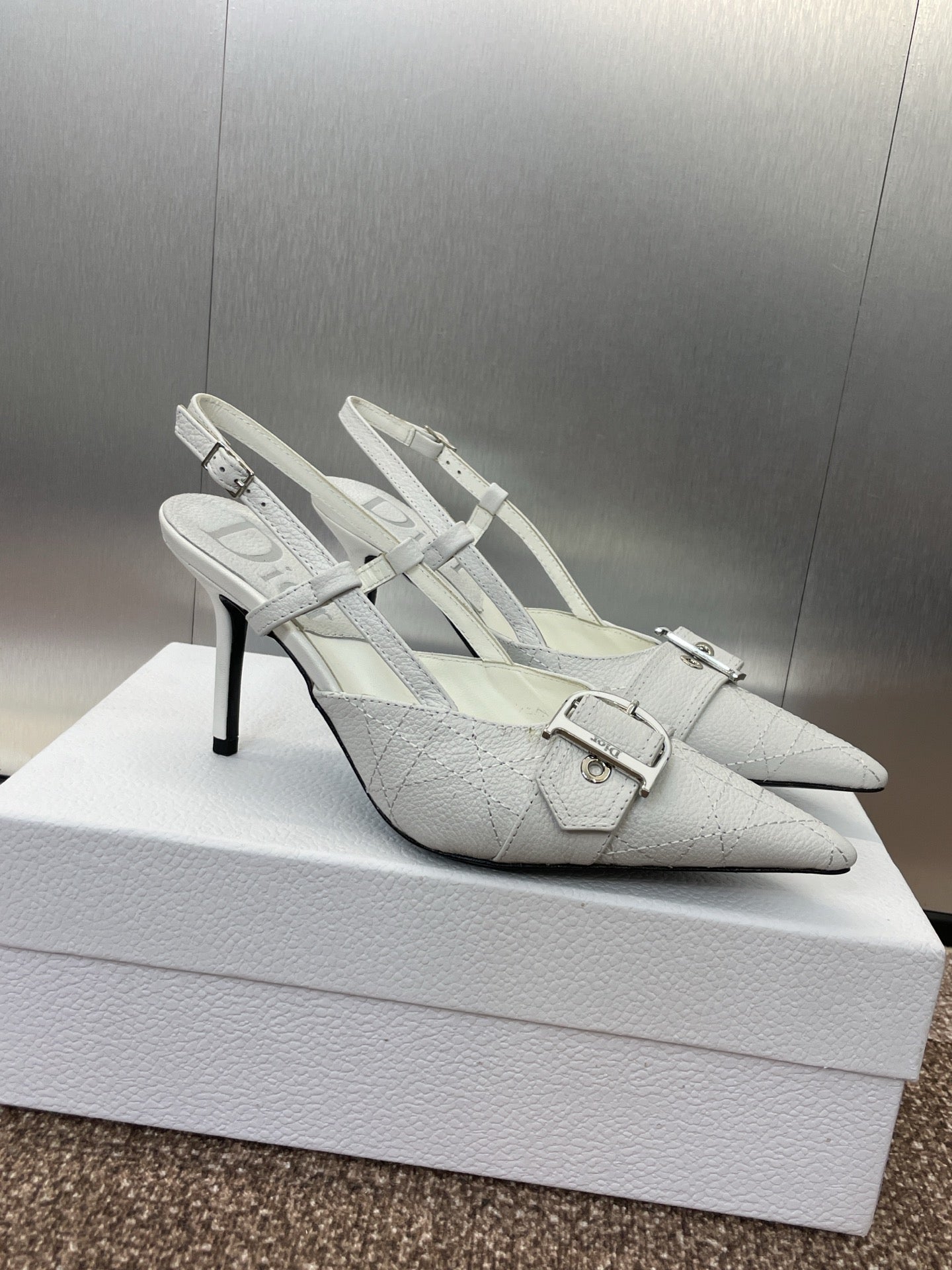 Dior Versace Medusa Head Leather Pumps | White | FARFETCH TR