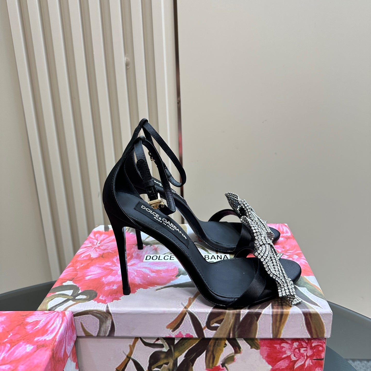 Dolce & Gabbana sepatu heels Louis Vuitton Padlock Pump Black Heels | Tinkerlust