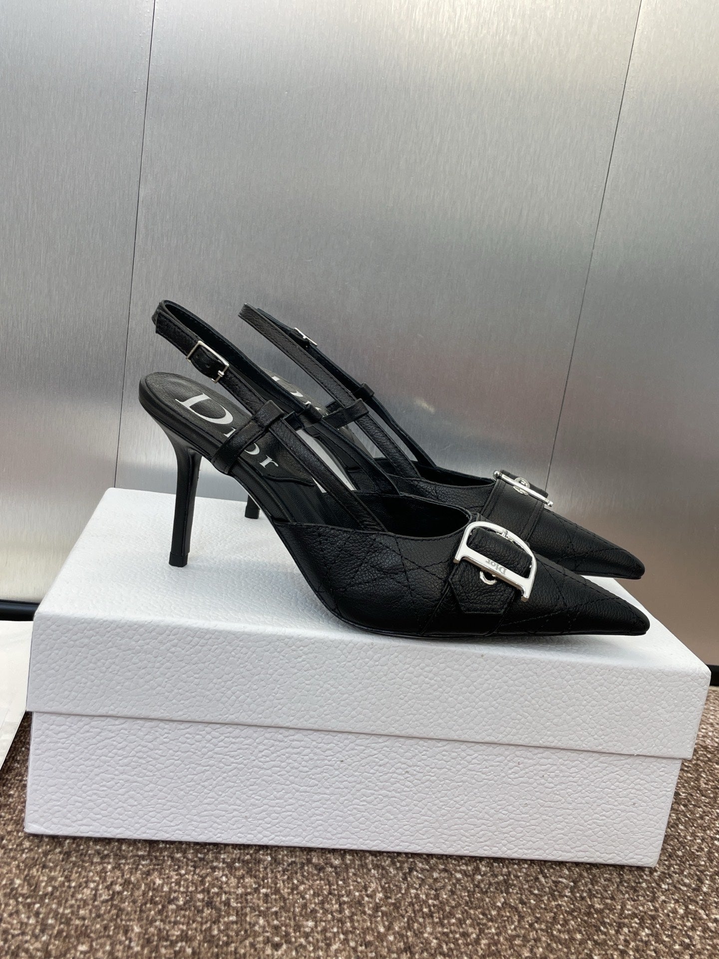 Dior Versace Medusa Head Leather Pumps | White | FARFETCH TR