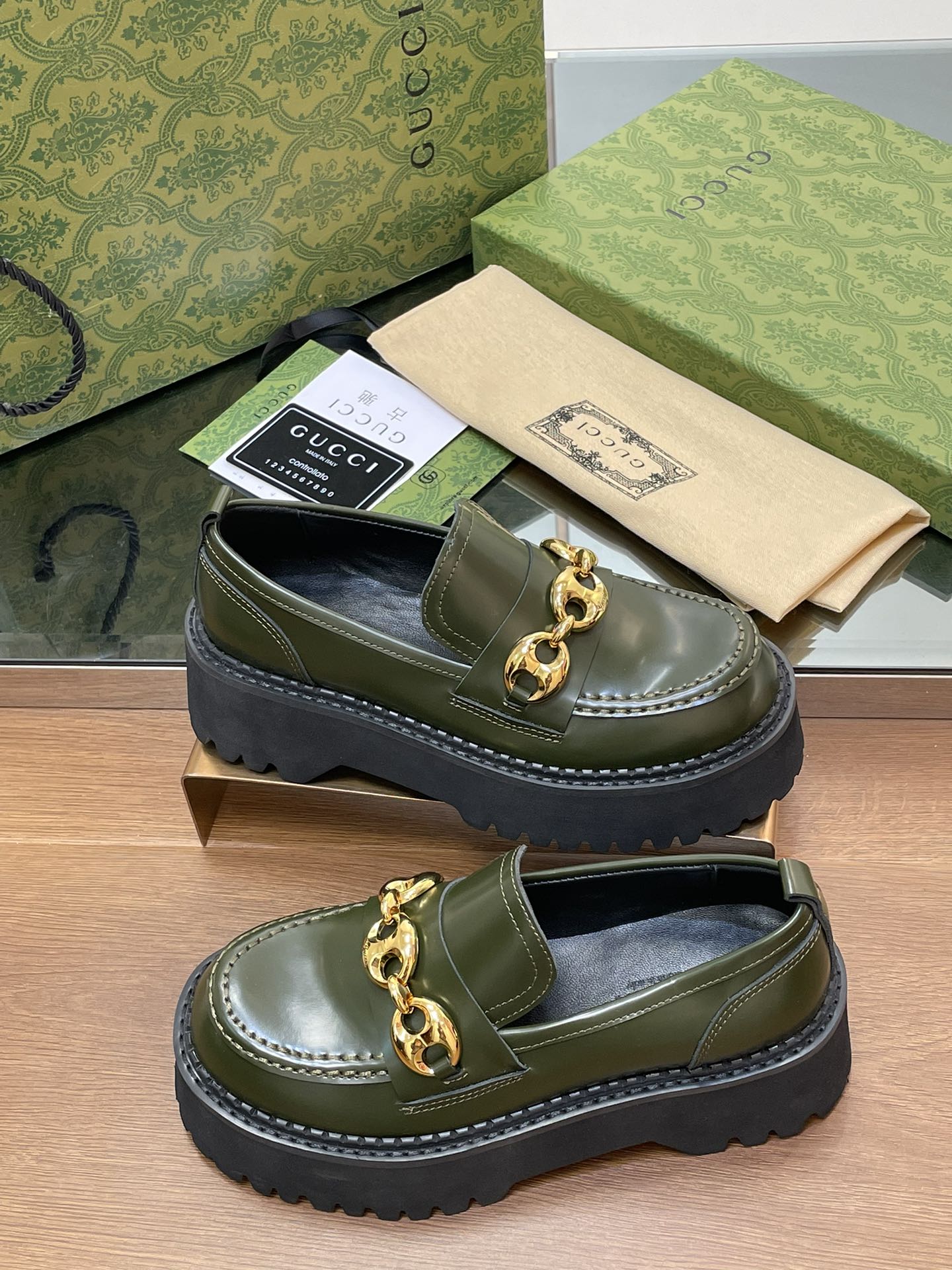 Gucci Women's loafer with Horsebit