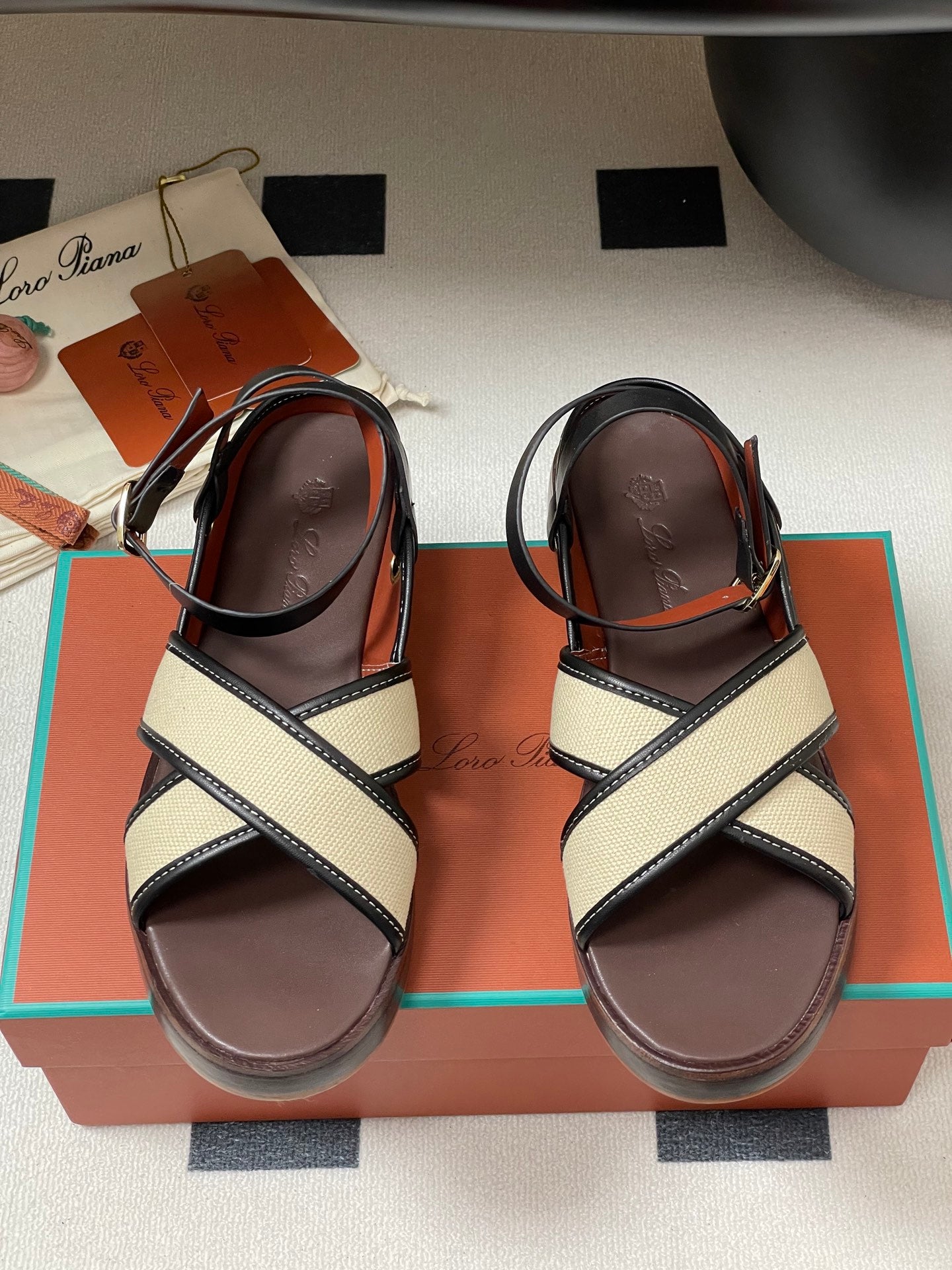 Loro Piana Effortless Elegance Sliders